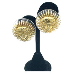 Vintage CHANEL Clip-on earring, Lucite, with gold-plated 'Le Roi Soleil' CHANEL 1950-71