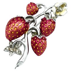 Vintage Brooch in the shape of a raspberry pointer by MAZER USA, rhodium-plated metal