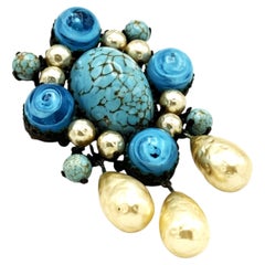 BROCHE/PENDENTIF CHR. DIOR, signé 1960, pierres de verre turquoise, perles faites à la main