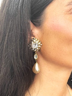 Pendiente colgante vintage de Chanel con clip, con la referencia «Chanel 2CC3» de V. de Castelane