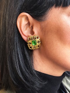 Boucles d'oreilles à clip Chanel signées Karl Lagerfeld, plaquées or 24 carats, 1985