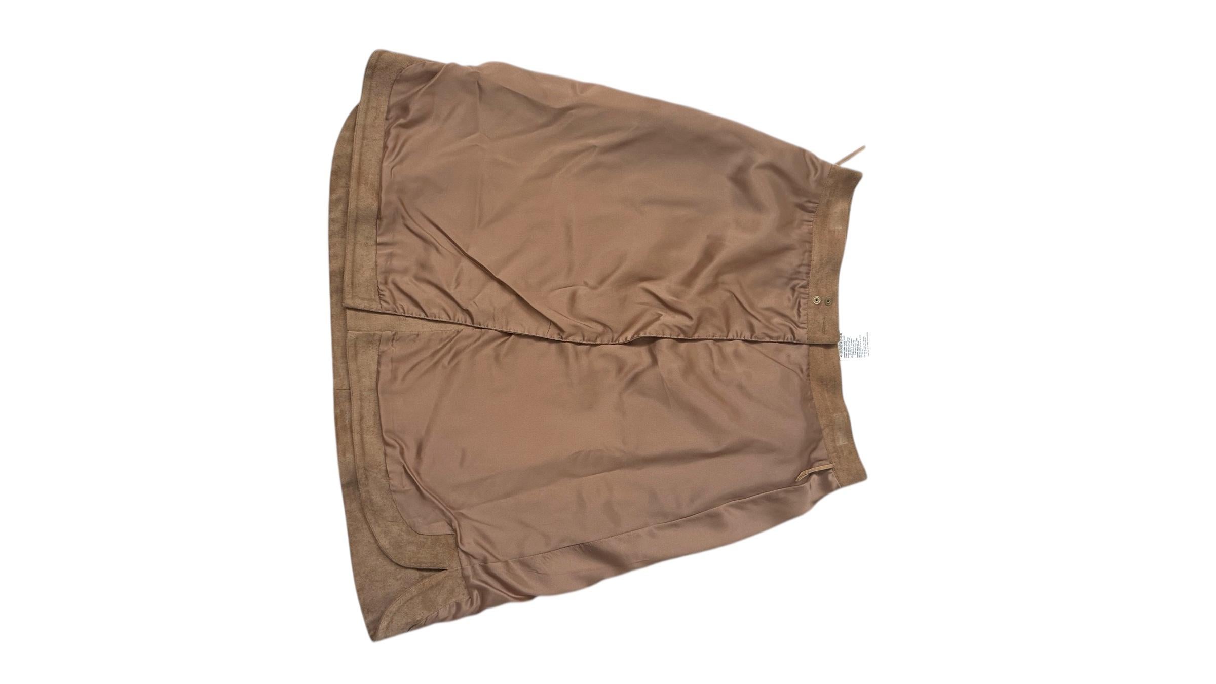 This vintage Marella Sport skirt from the 1990s embodies effortless Italian style with its soft faux suede fabric in a warm camel hue. The skirt features a flattering A-line silhouette that gently flares out, creating a timeless and versatile shape.