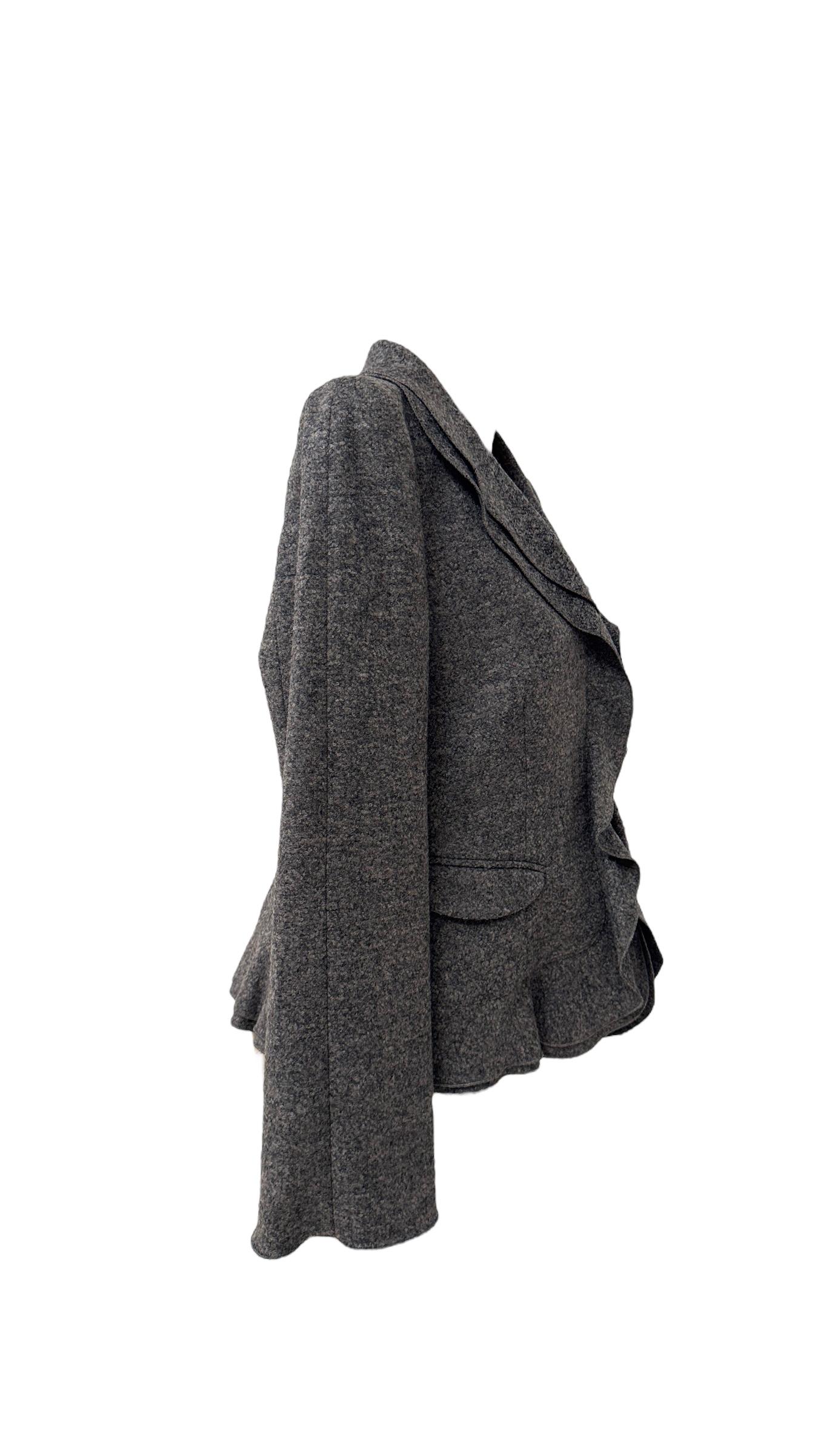 Elegant Armani Collezioni Wool and Cashmere Blazer with Ruffles en vente 11