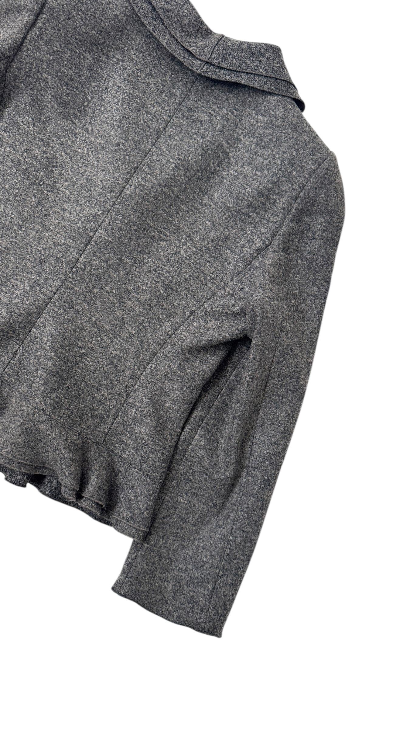 Elegant Armani Collezioni Wool and Cashmere Blazer with Ruffles en vente 6