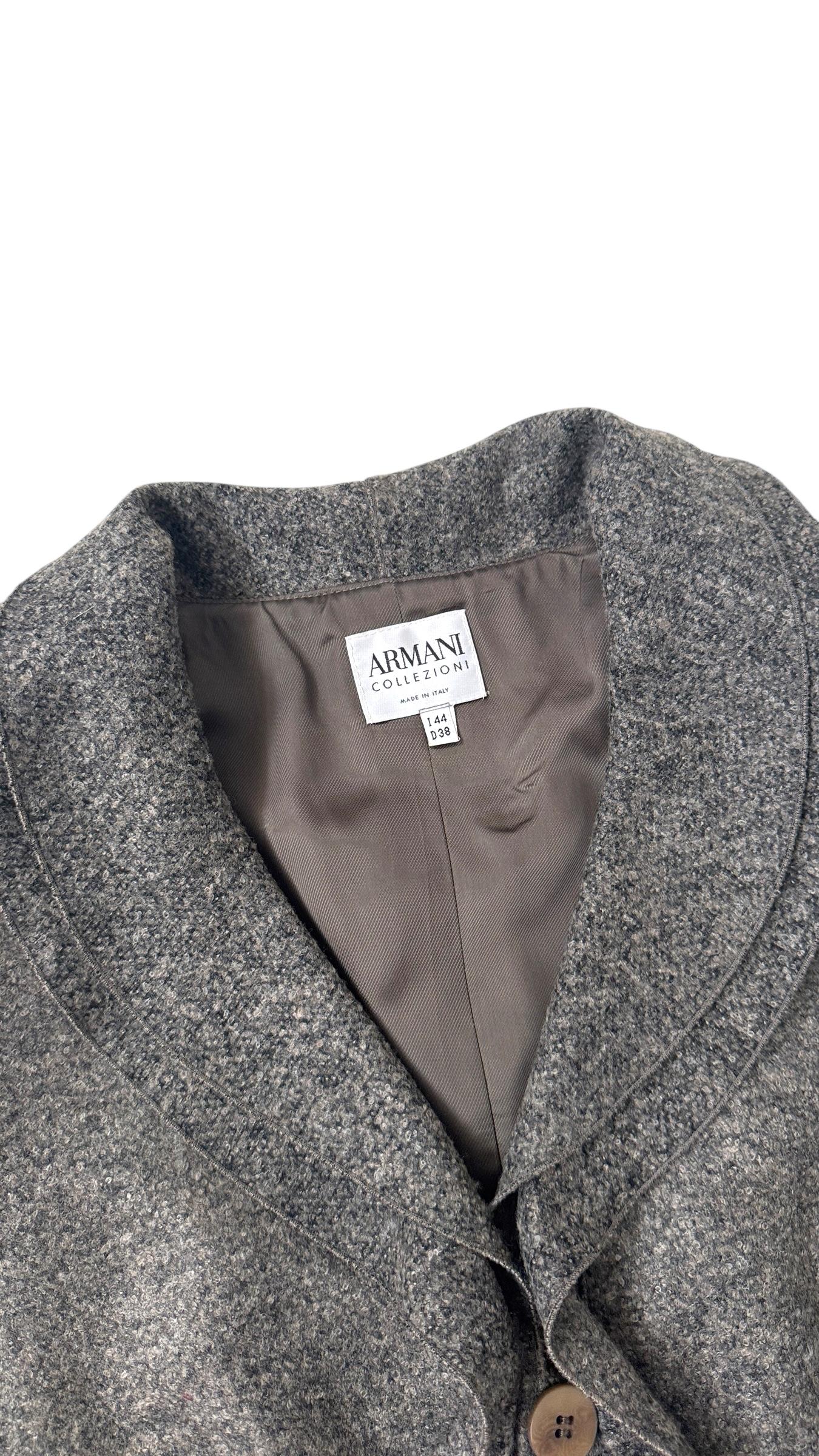 Elegant Armani Collezioni Wool and Cashmere Blazer with Ruffles en vente 3