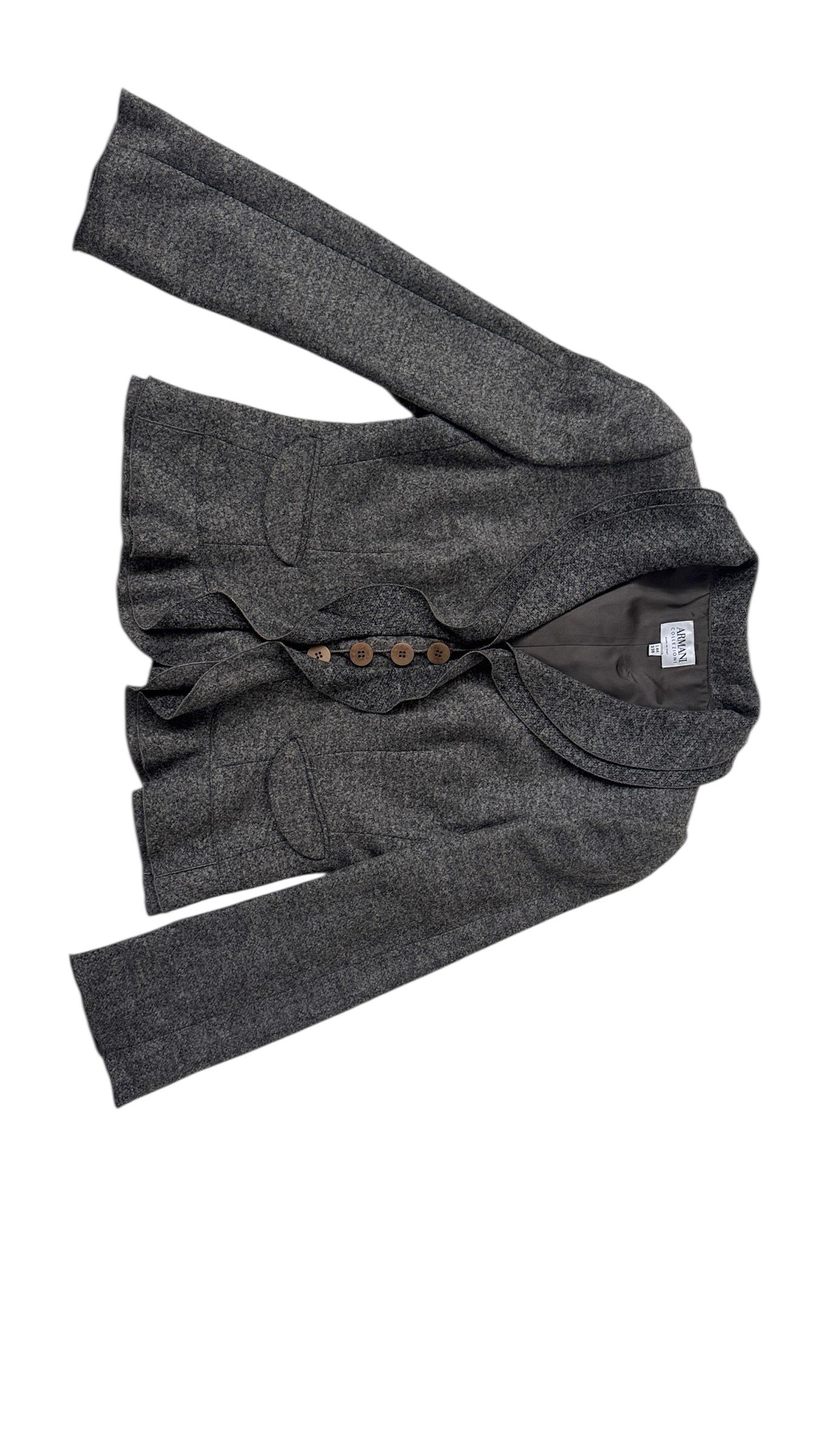 Elegant Armani Collezioni Wool and Cashmere Blazer with Ruffles Bon état - En vente à Milano, IT
