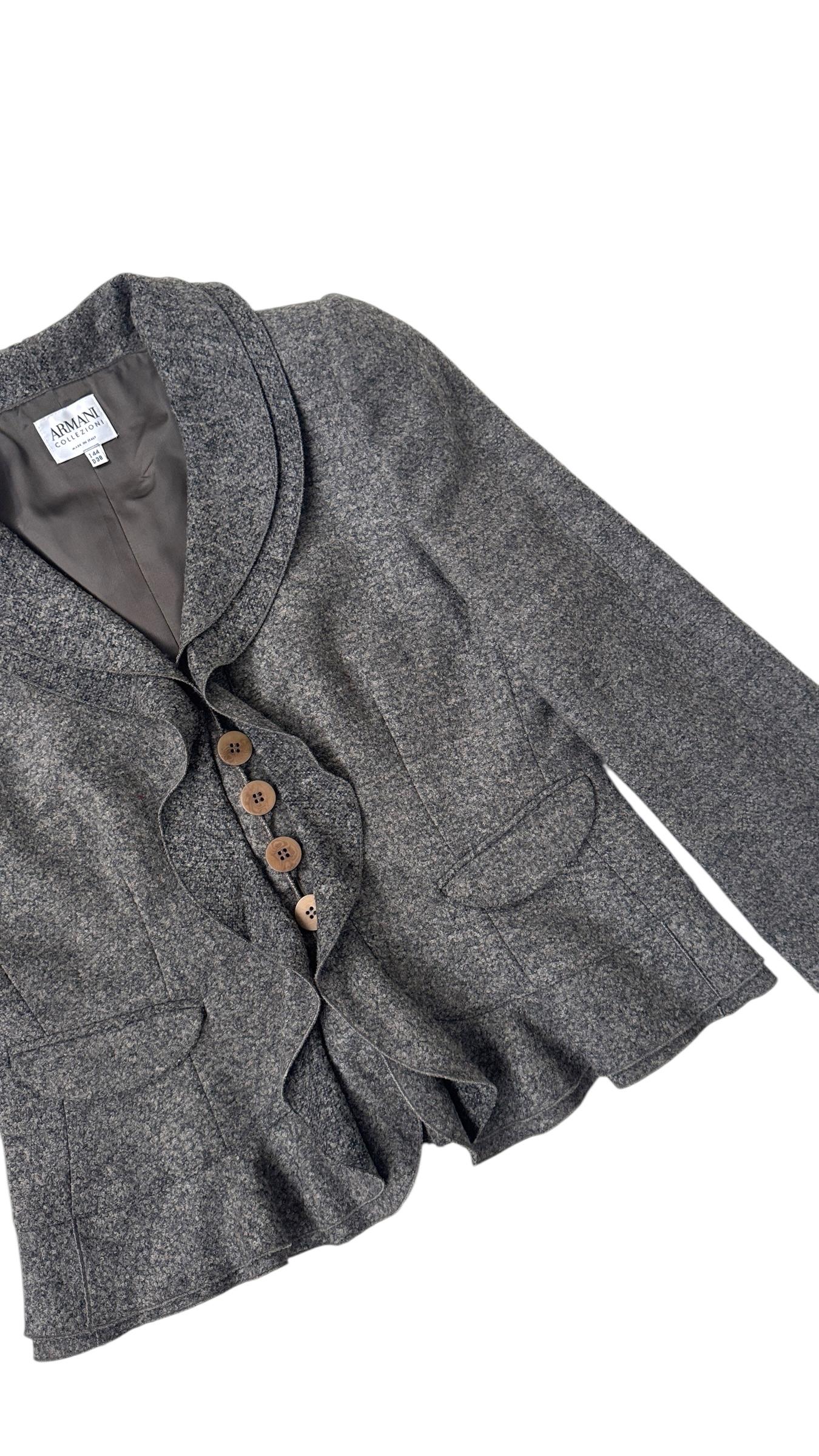 Elegant Armani Collezioni Wool and Cashmere Blazer with Ruffles en vente 2