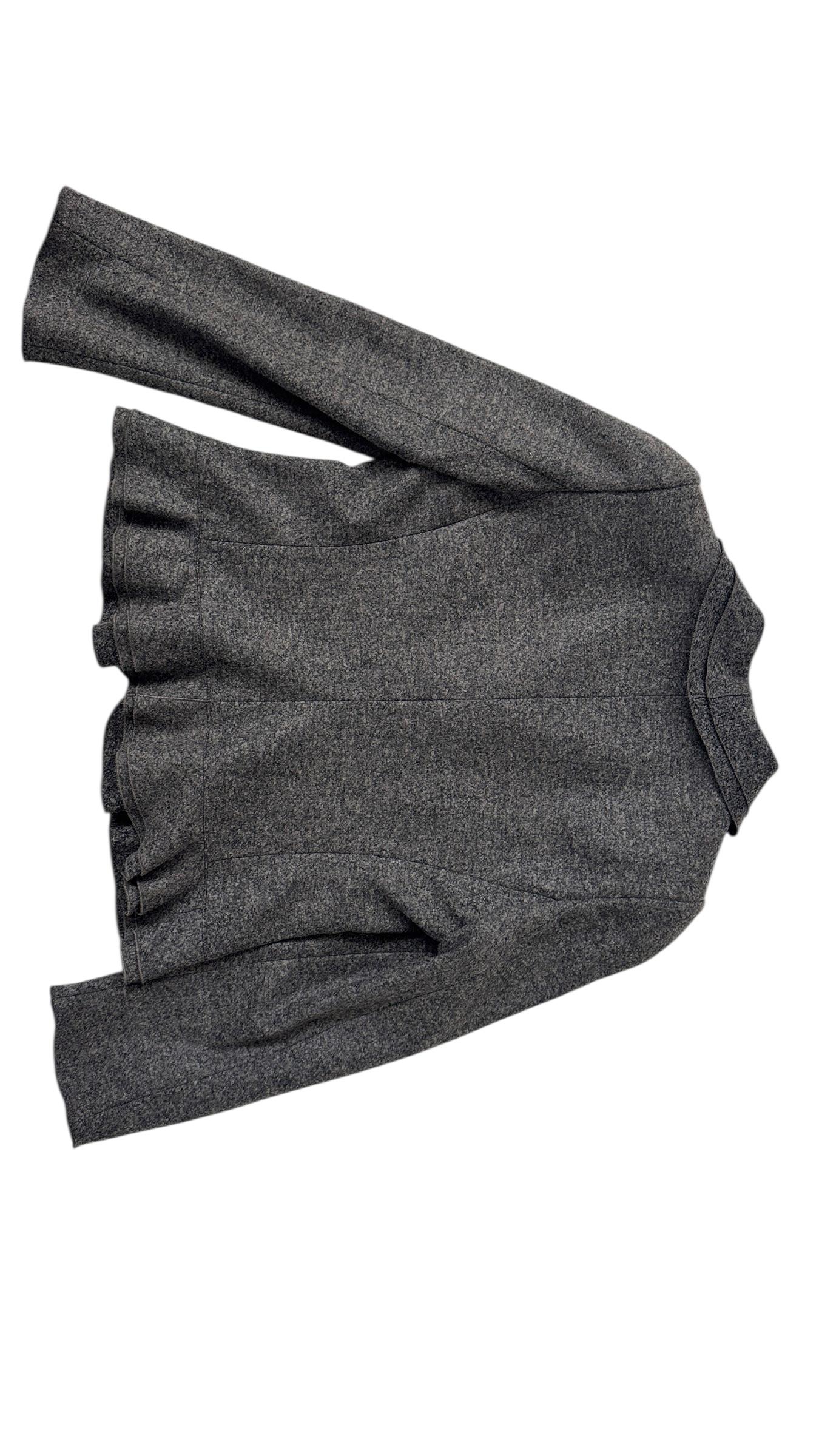 Elegant Armani Collezioni Wool and Cashmere Blazer with Ruffles en vente 5