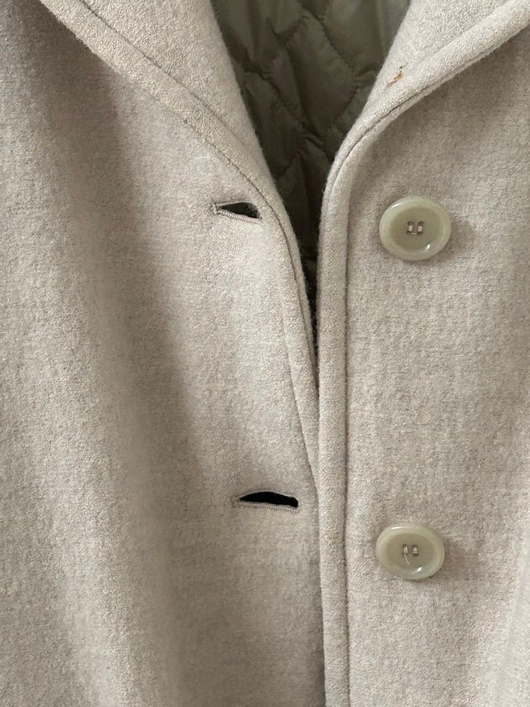 Italian Light-Taupe Wool Cashmere Short Coat with Quilted Lining Pour femmes en vente