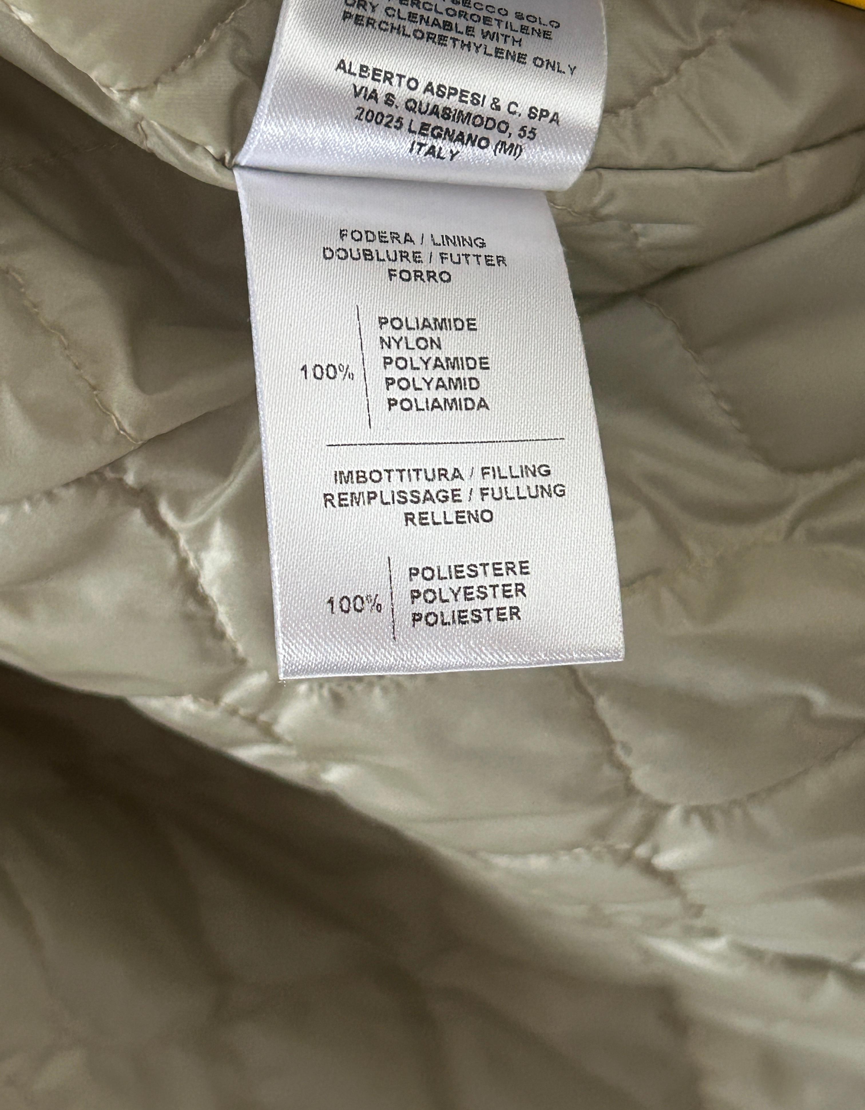 Italian Light-Taupe Wool Cashmere Short Coat with Quilted Lining en vente 1