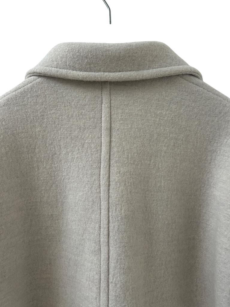 Italian Light-Taupe Wool Cashmere Short Coat with Quilted Lining en vente 6