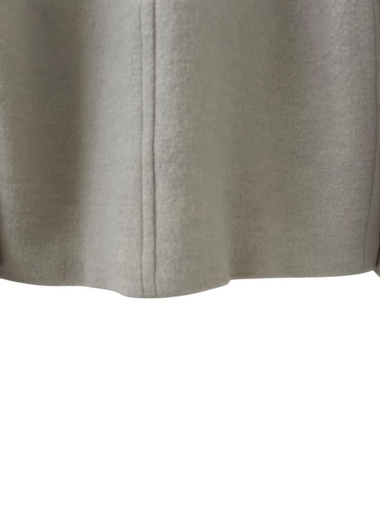Italian Light-Taupe Wool Cashmere Short Coat with Quilted Lining en vente 7