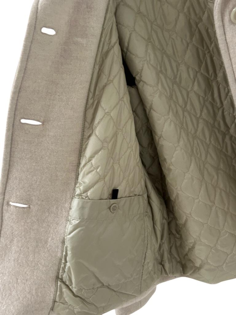 Italian Light-Taupe Wool Cashmere Short Coat with Quilted Lining en vente 11