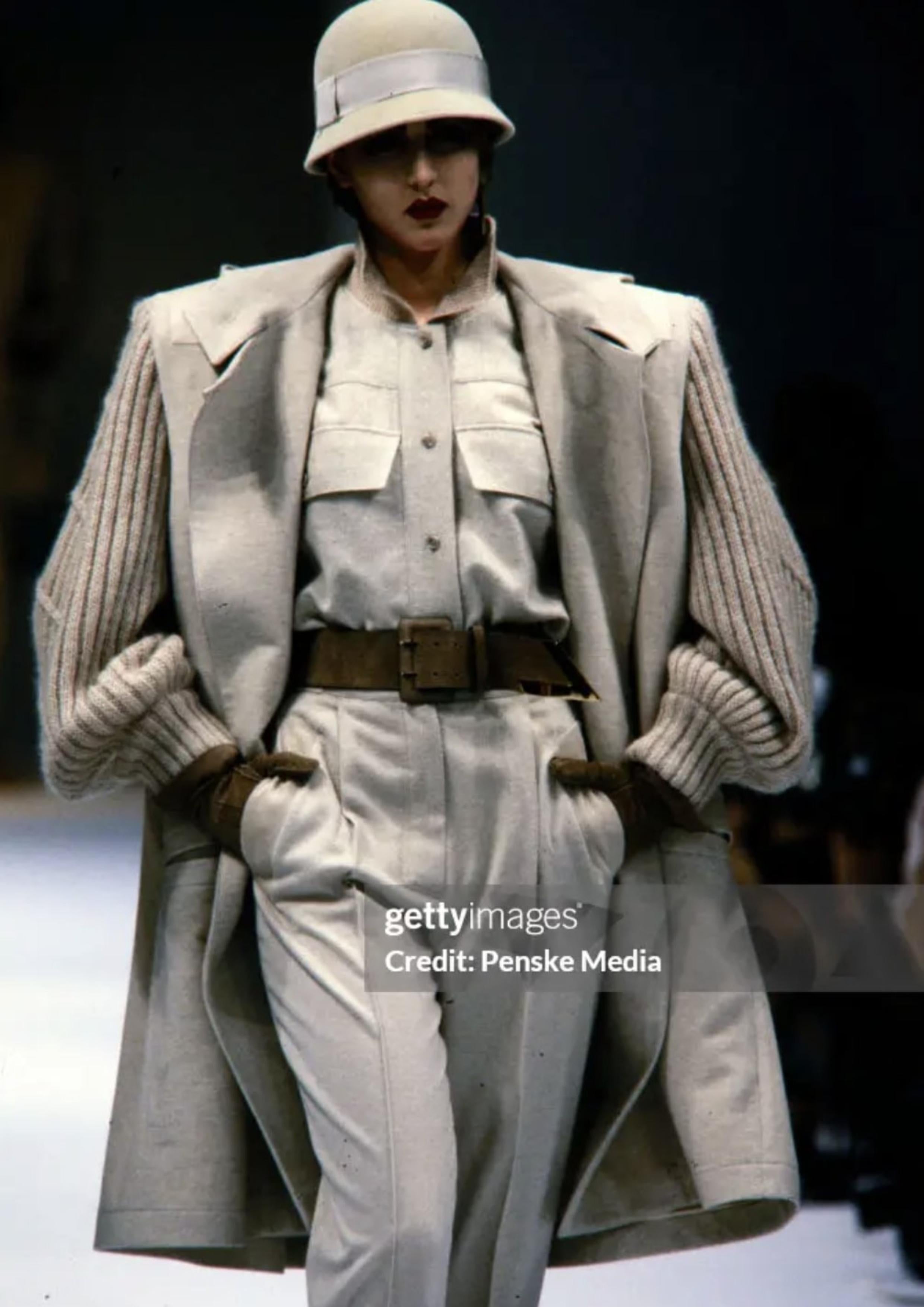da uomo o donna Claude Montana Fall/Winter 1984 Iconic Runway Ensemble in Ivory Wool and Knit in vendita