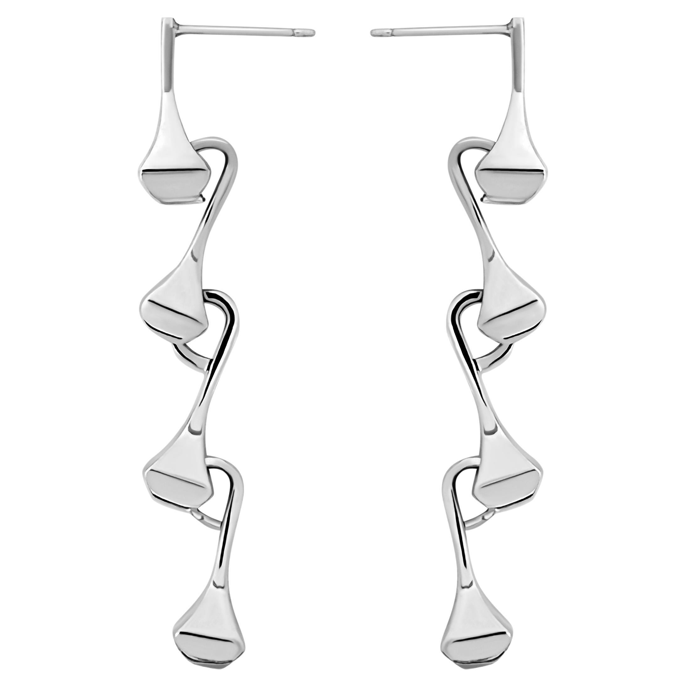The bold design is inspired by the equestrian world. These genderless drop link earrings exude effortless style. Sold as a pair. In stock. 
Metal: 925 sterling silver, Finish: polished, Length: 5.5 cm, Weight: 6 g each
