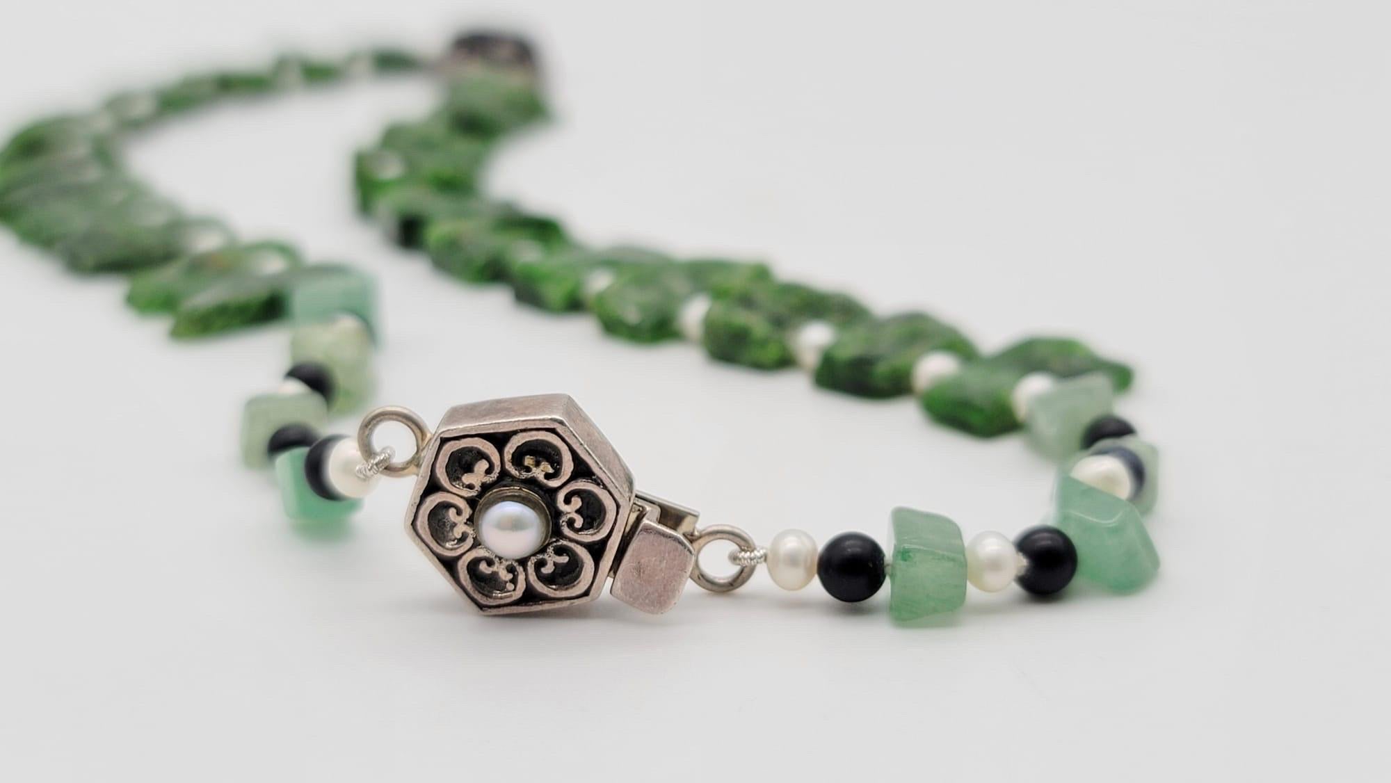A.Jeschel Diopside single strand necklace with Onyx and Diamonds. For Sale 3