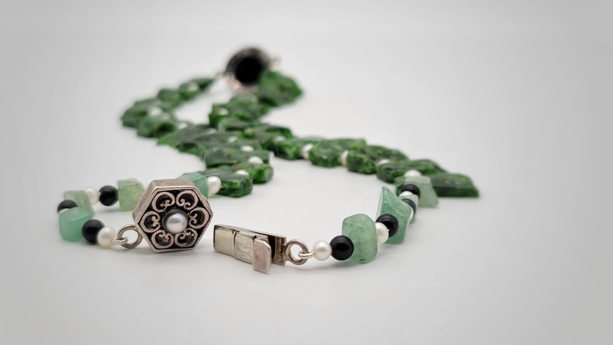 A.Jeschel Diopside single strand necklace with Onyx and Diamonds. For Sale 4