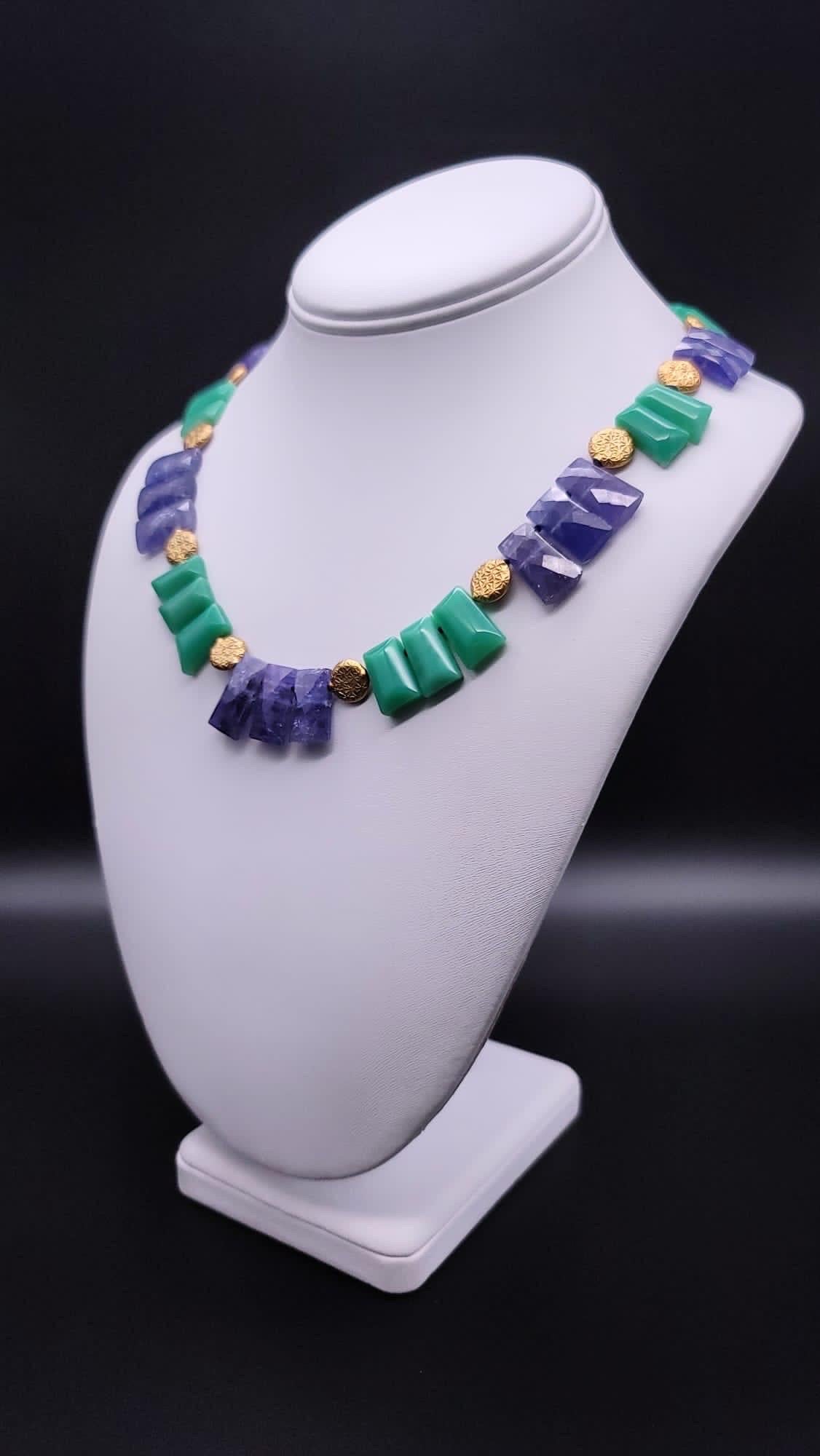 Mixed Cut A.Jeschel Tanzanite and Chrysoprase in a matched collar necklace. For Sale