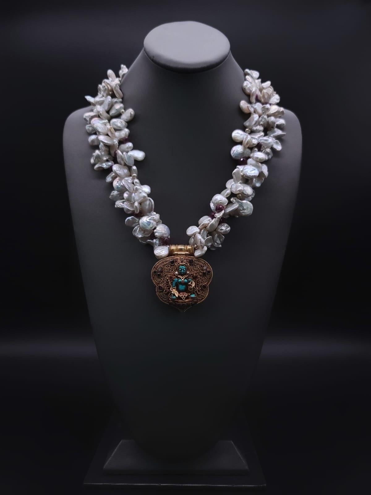 A.Jeschel  Splendida scatola Ghau vintage sospesa da una collana di perle e rubini. in vendita 7