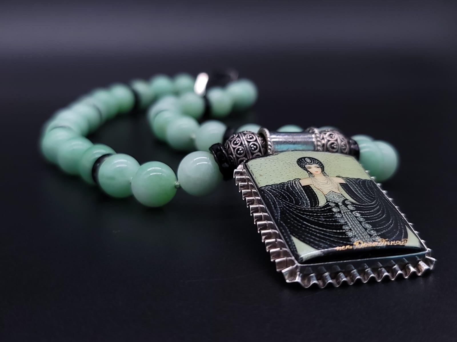A.Jeschel Grüne Mondstein-Halskette mit Erte-Art-Déco-Anhänger. für Damen oder Herren im Angebot