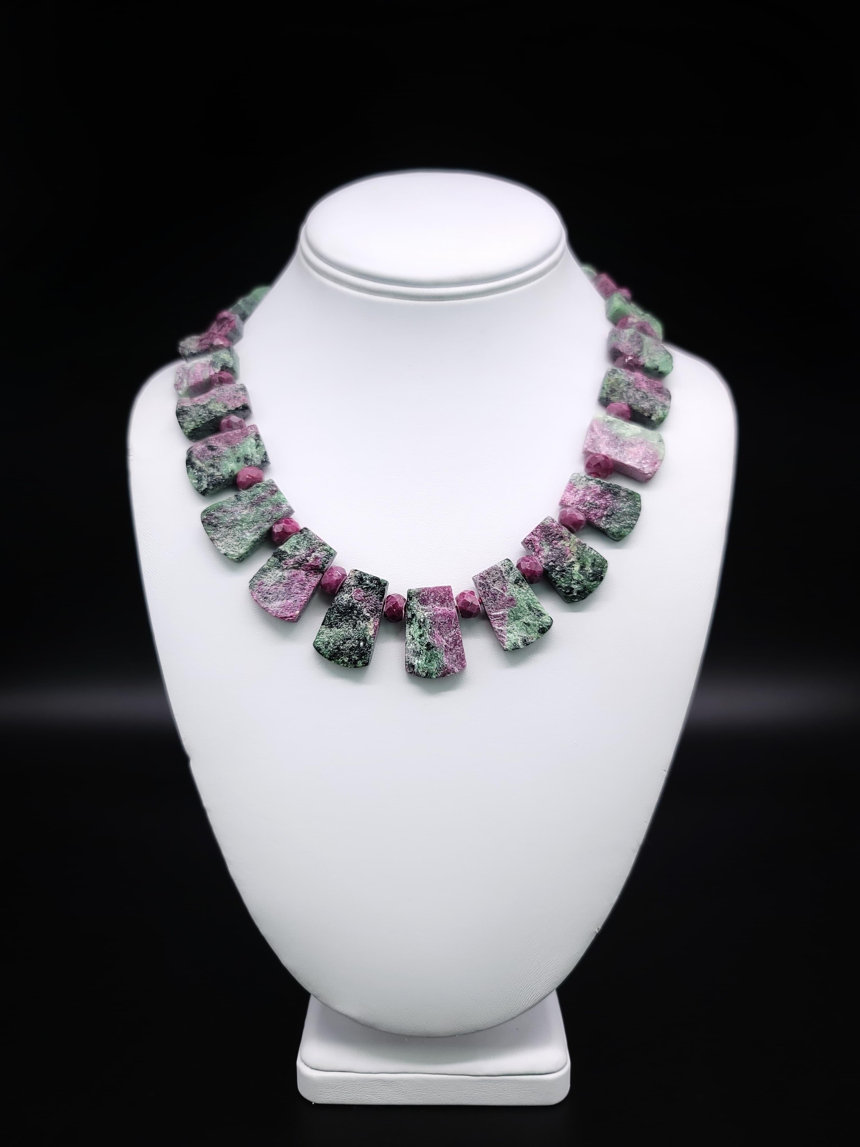 Contemporain Spectaculaire collier de zoisite en rubis A.Jeschel. en vente