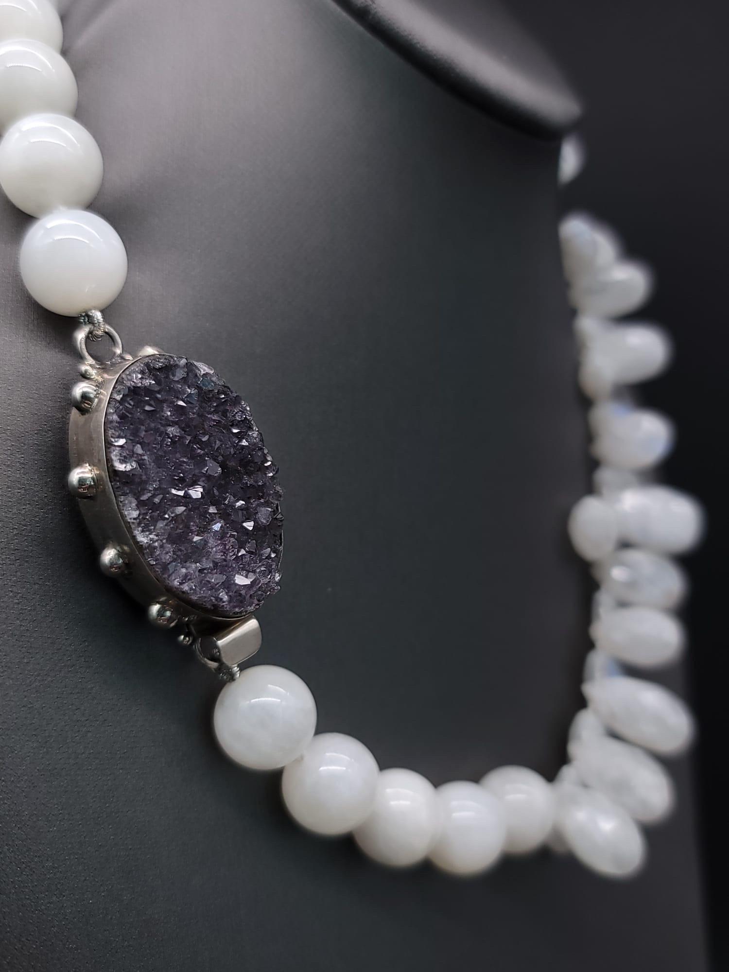 A.Jeschel Collier exquis en pierre de lune à facettes. en vente 1