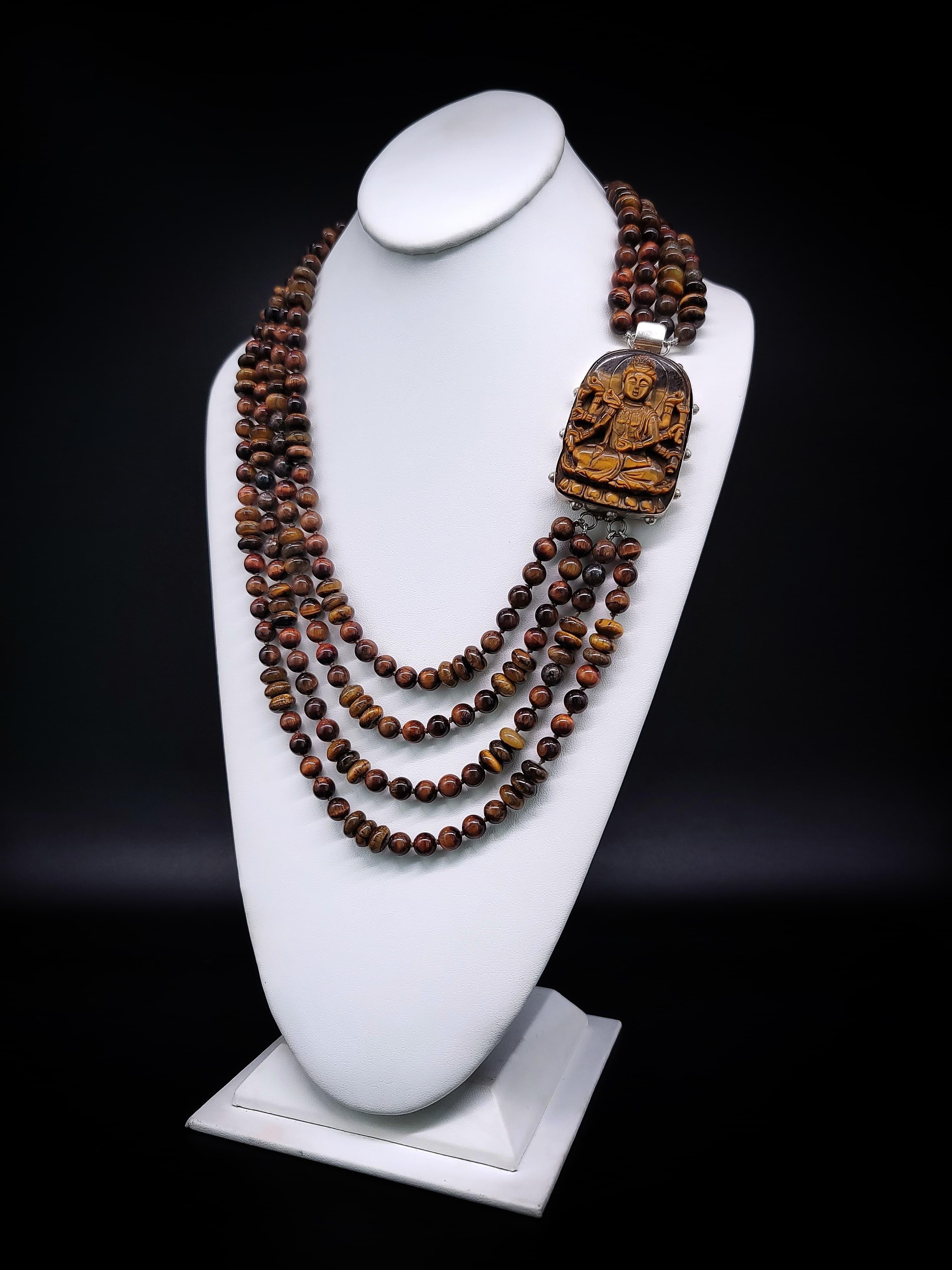 A.jeschel Sophisticated Tiger’s Eye Necklace with a Powerful Clasp. In New Condition For Sale In Miami, FL
