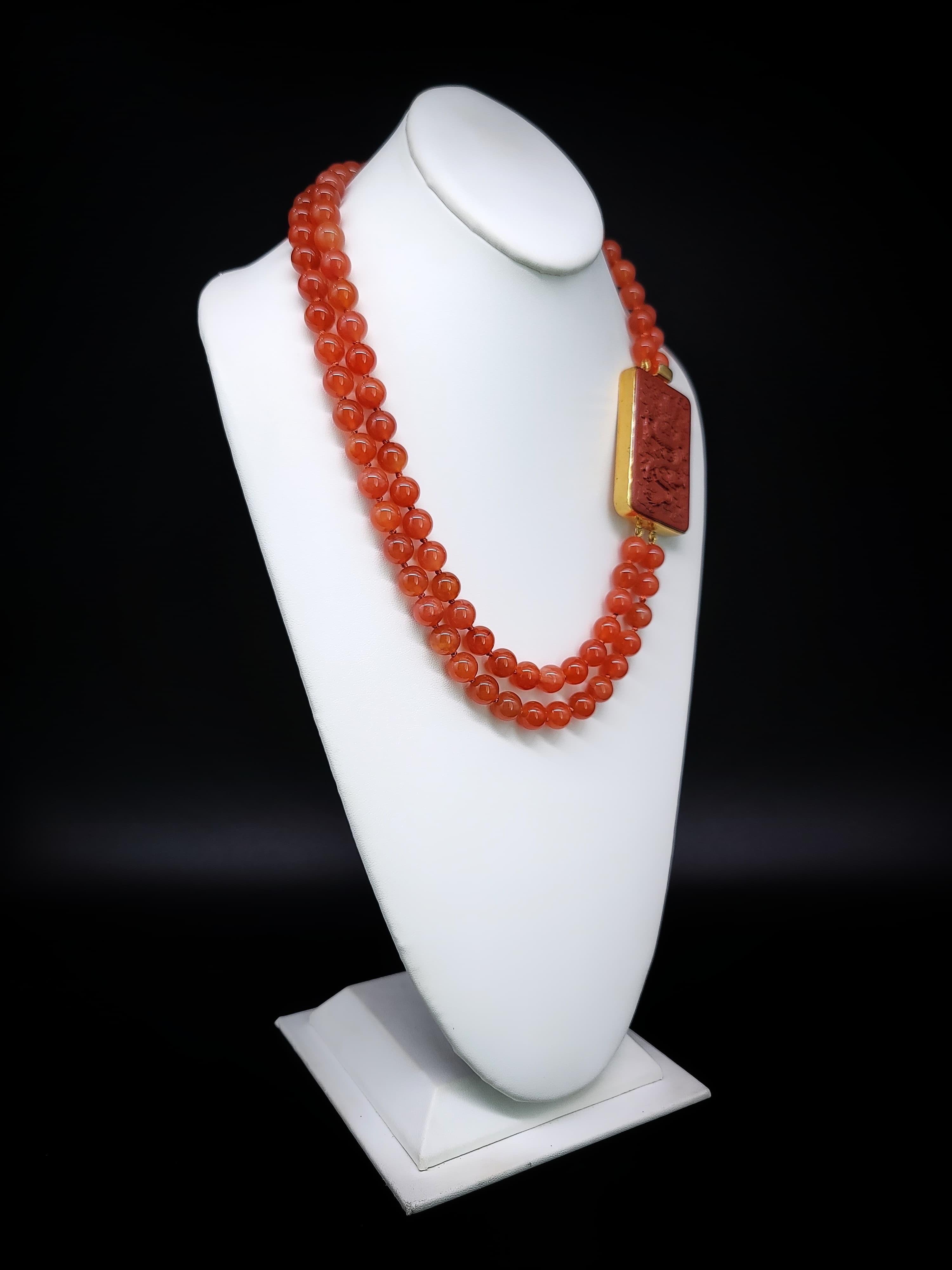 A.Jeschel Halskette aus poliertem Chalcedon mit Perlenverschluss mit Signaturverschluss. im Angebot 1