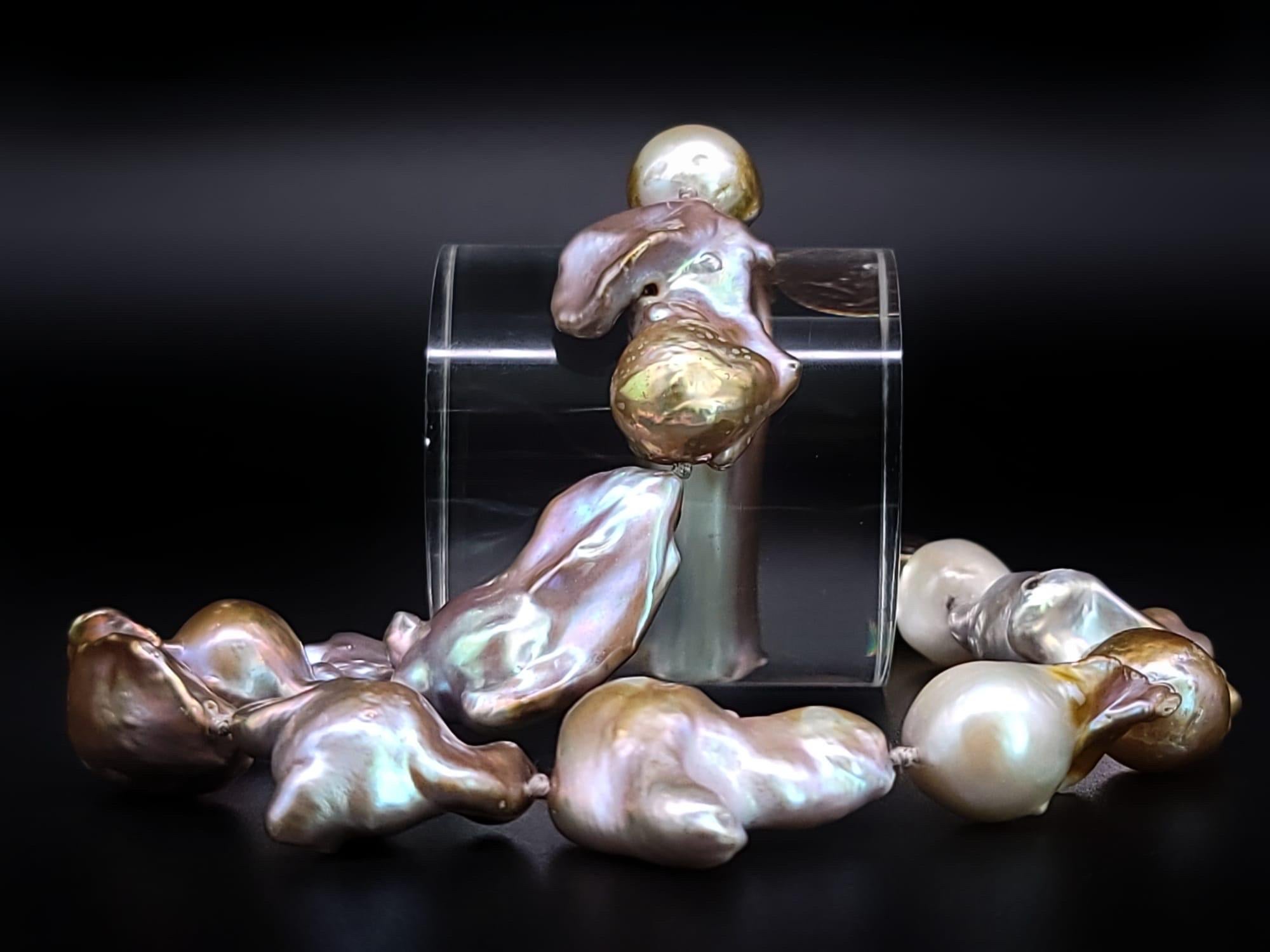 A.Jeschel, élégant collier de perles baroques en vente 10
