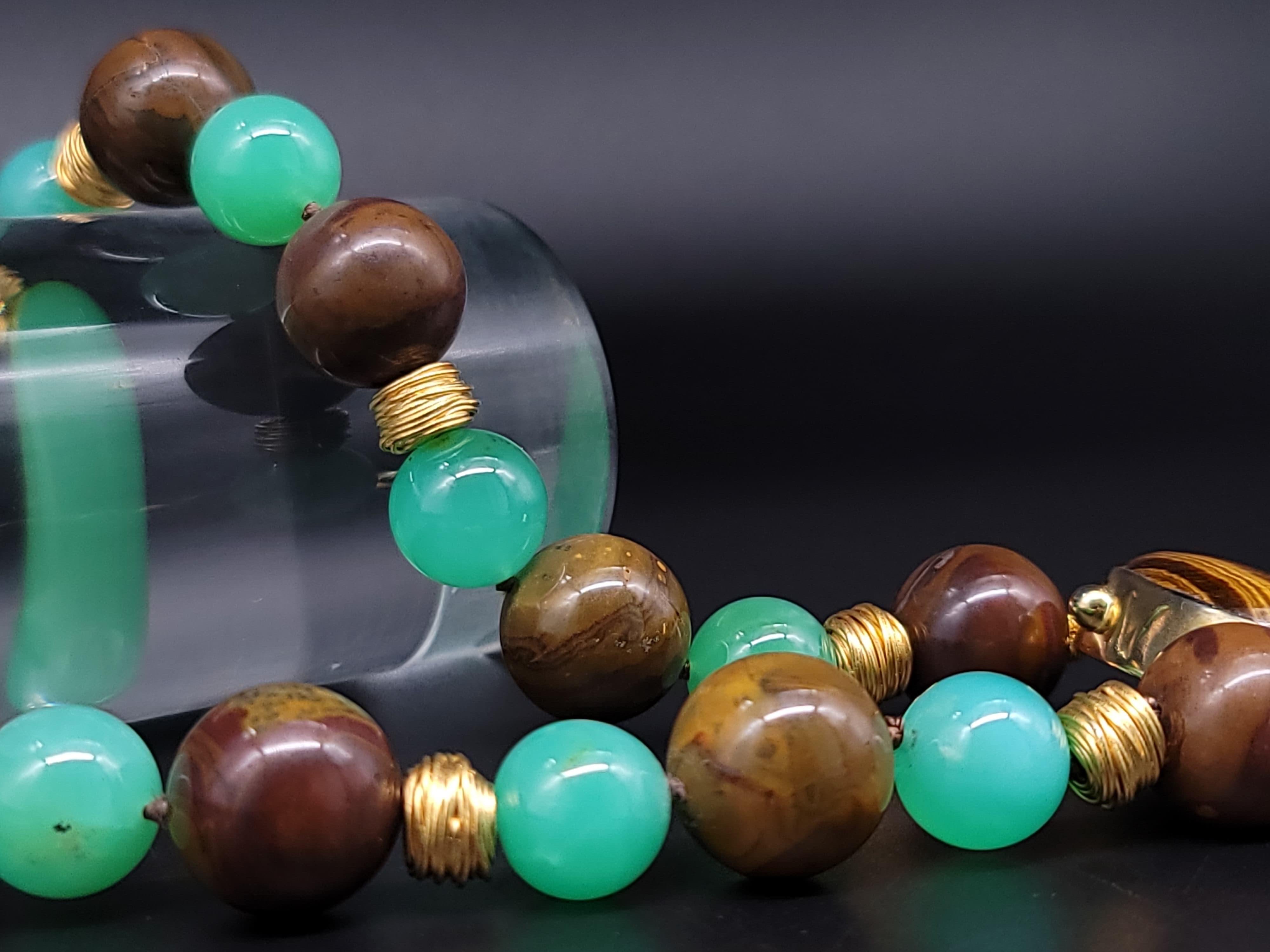 A.Jeschel Apple green Chrysoprase beads polished in Germany. For Sale 11