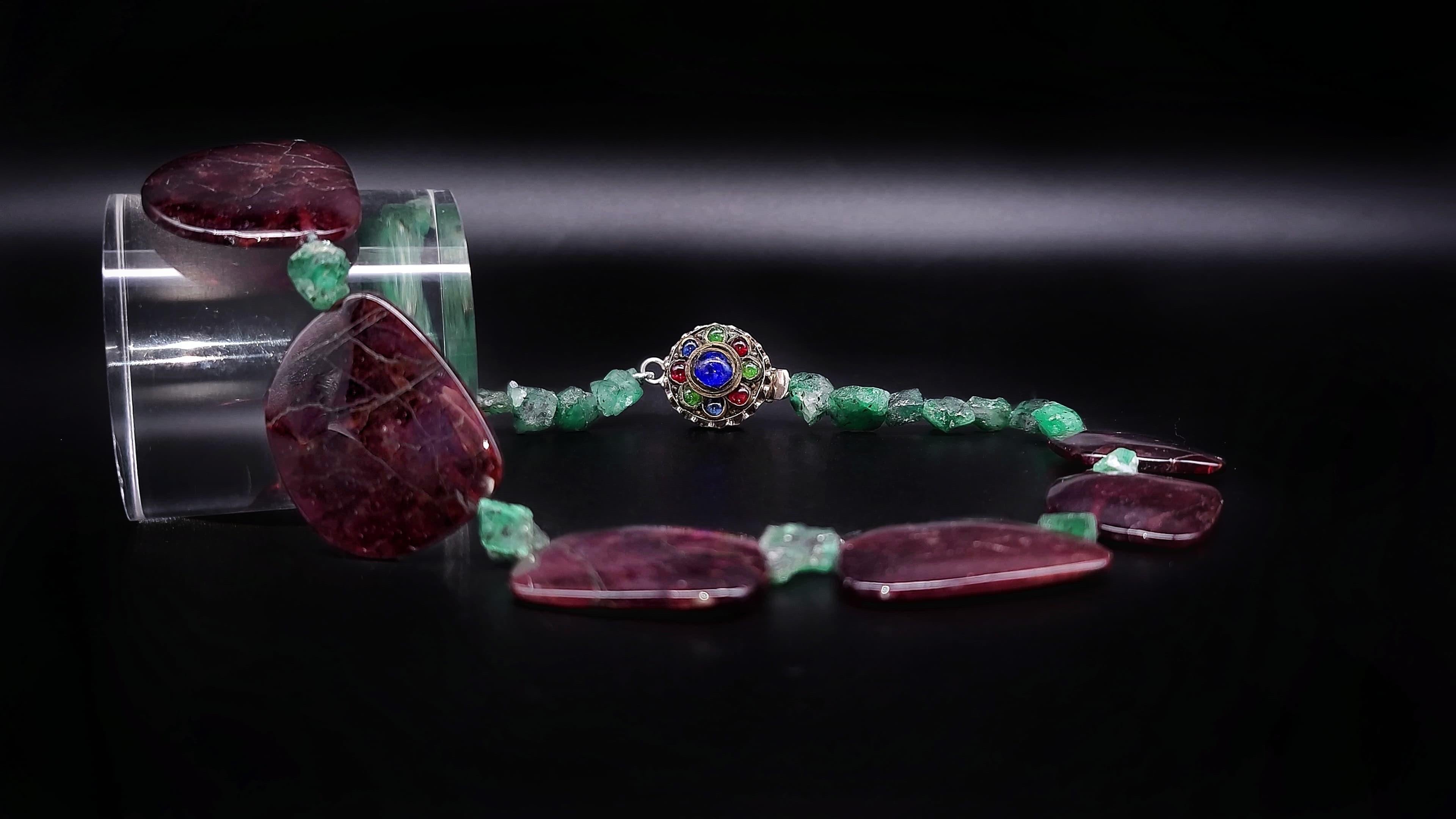 A.Jeschel Unique Polished Garnet Necklace separated by Emeralds nuggets In New Condition For Sale In Miami, FL