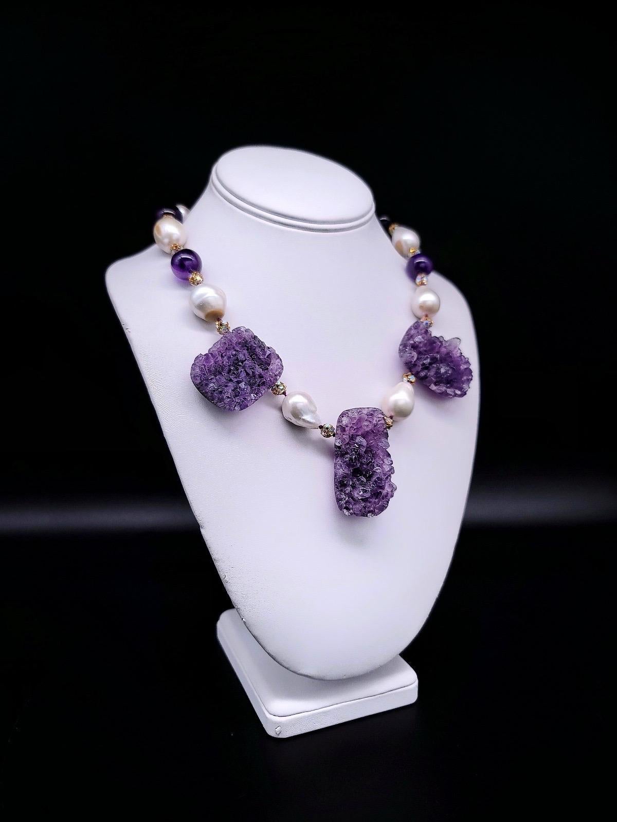 A.Jeschel Spektakuläre Amethyst-Geodes- und Barockperlenkette (Gemischter Schliff) im Angebot