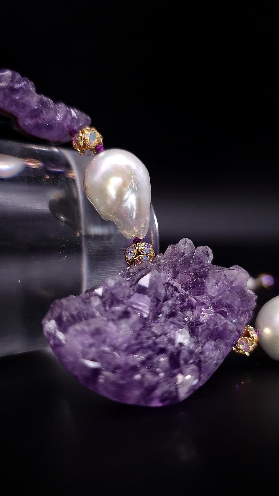 A.Jeschel Spektakuläre Amethyst-Geodes- und Barockperlenkette Damen im Angebot