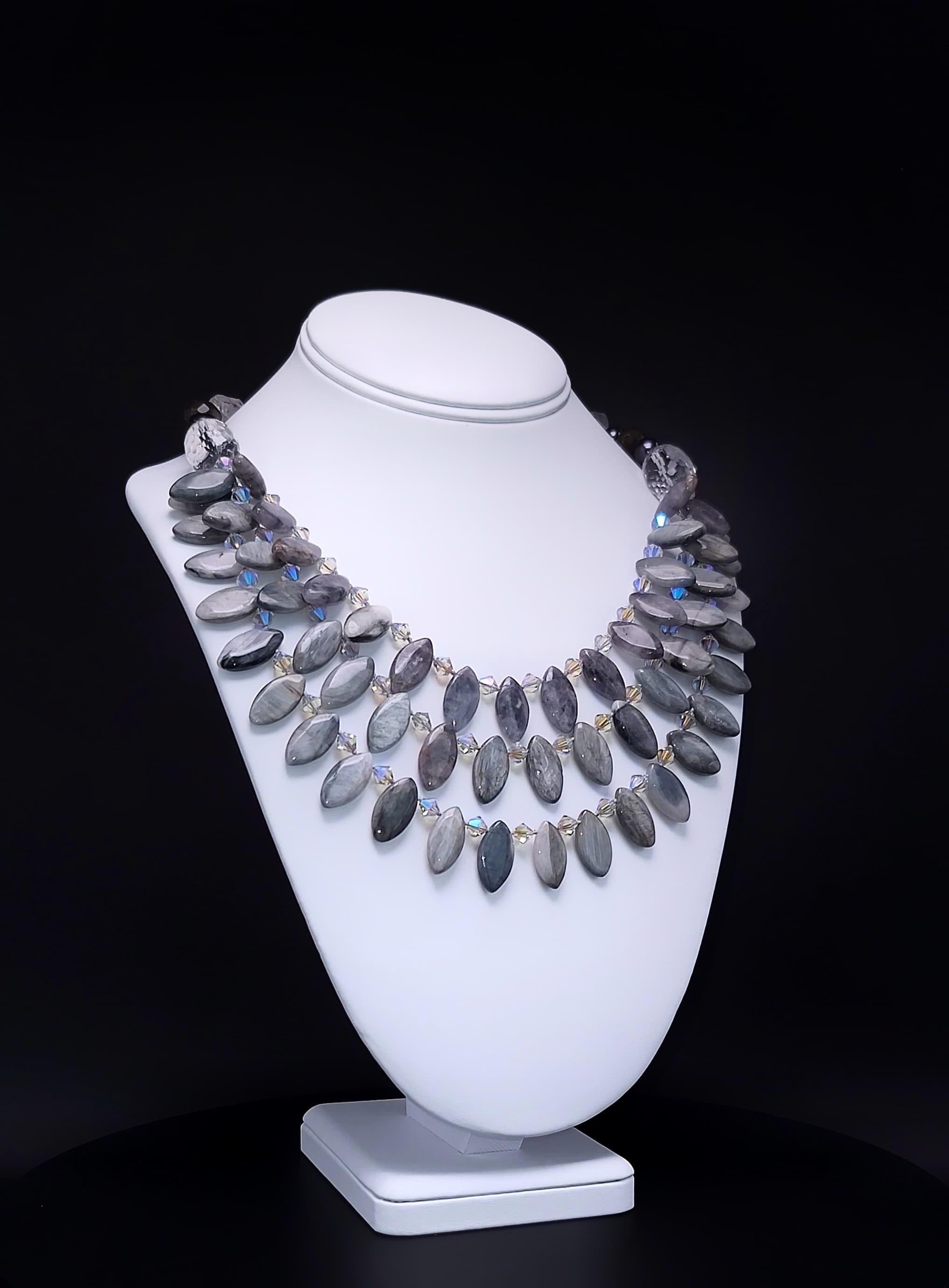 Taglio misto A.Jeschel Collana di petali di labradorite lucidati. in vendita
