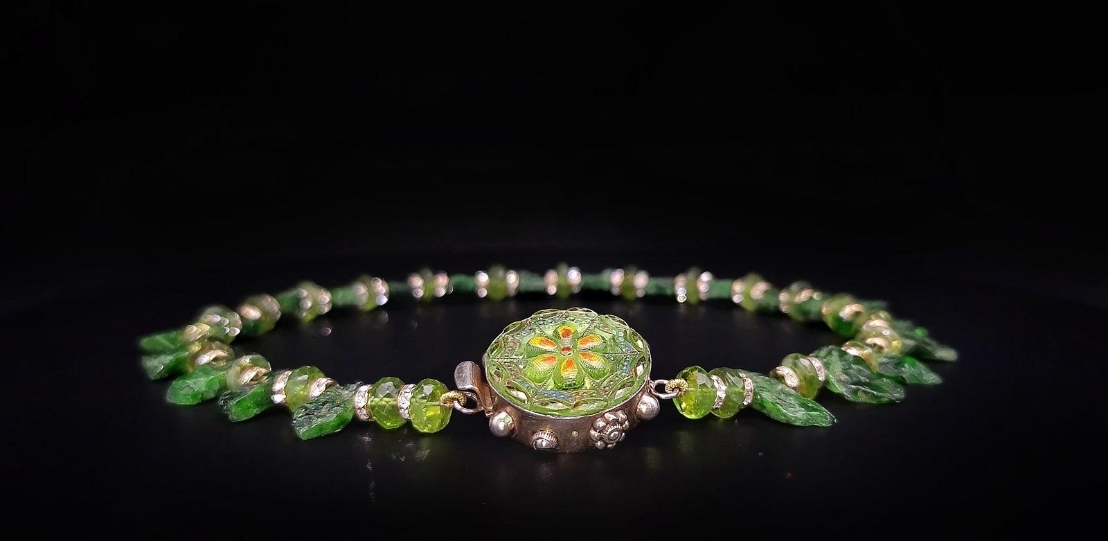Donna A.Jeschel Splendida collana di diopside di cromo verde abbinata a peridoto in vendita