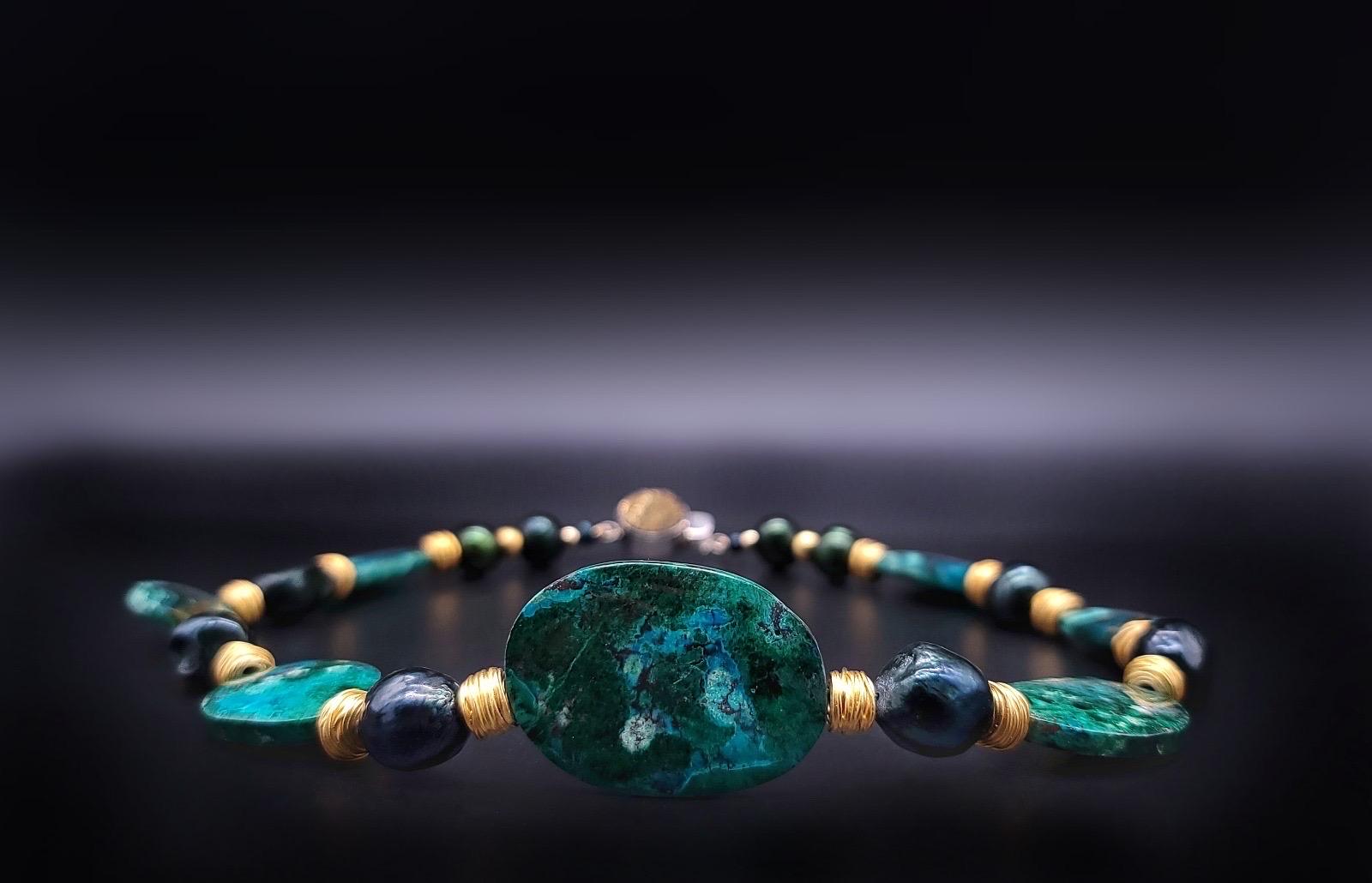 Collana in silice con gemme di A.Jeschel separate da perle barocche verdi di pavone. in vendita 5