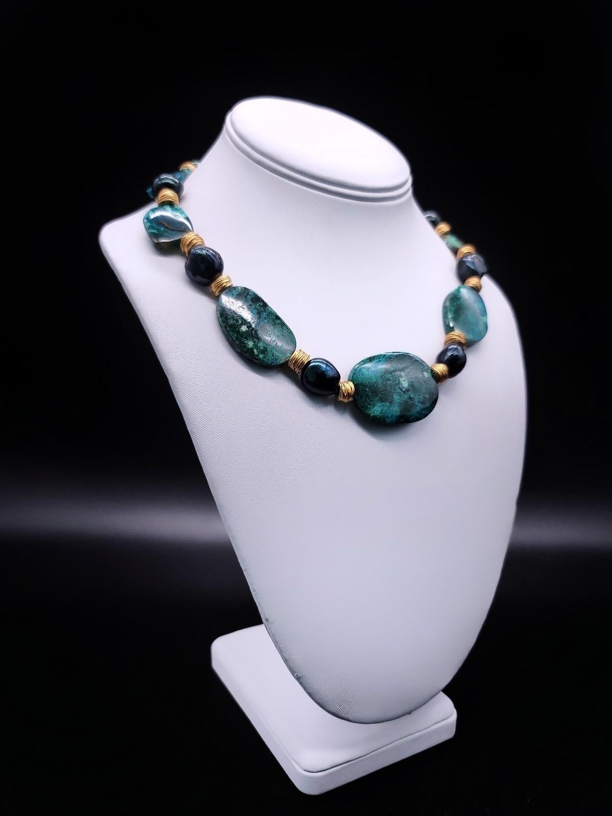 Collana in silice con gemme di A.Jeschel separate da perle barocche verdi di pavone. in vendita 9