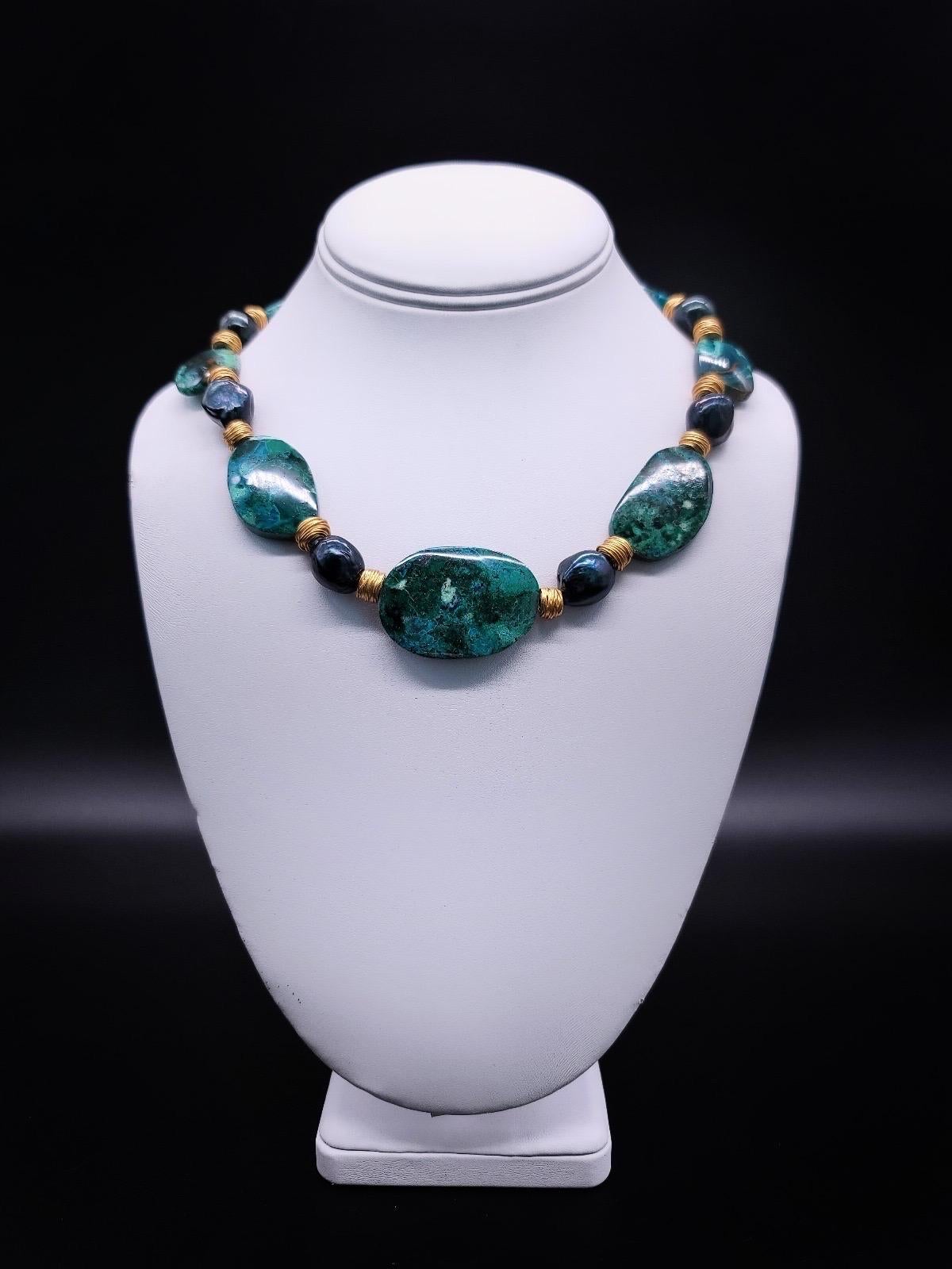 Collana in silice con gemme di A.Jeschel separate da perle barocche verdi di pavone. in vendita 10