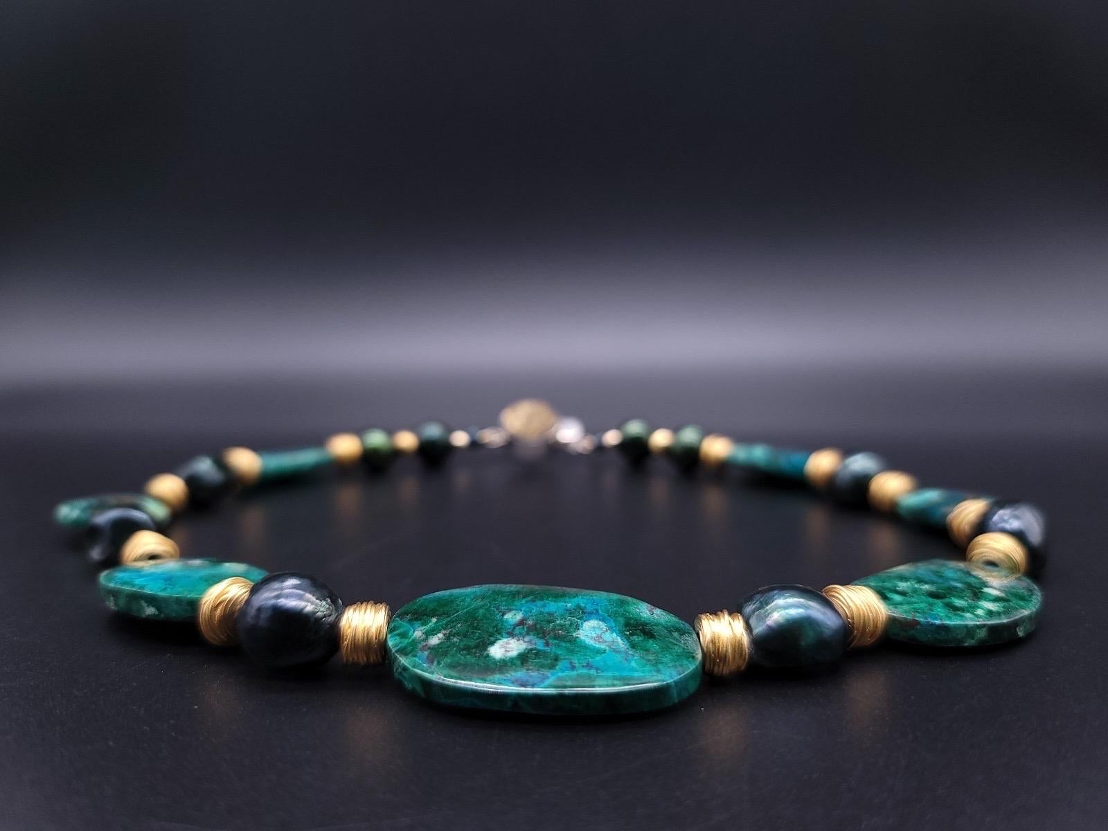 Collana in silice con gemme di A.Jeschel separate da perle barocche verdi di pavone. in vendita 13