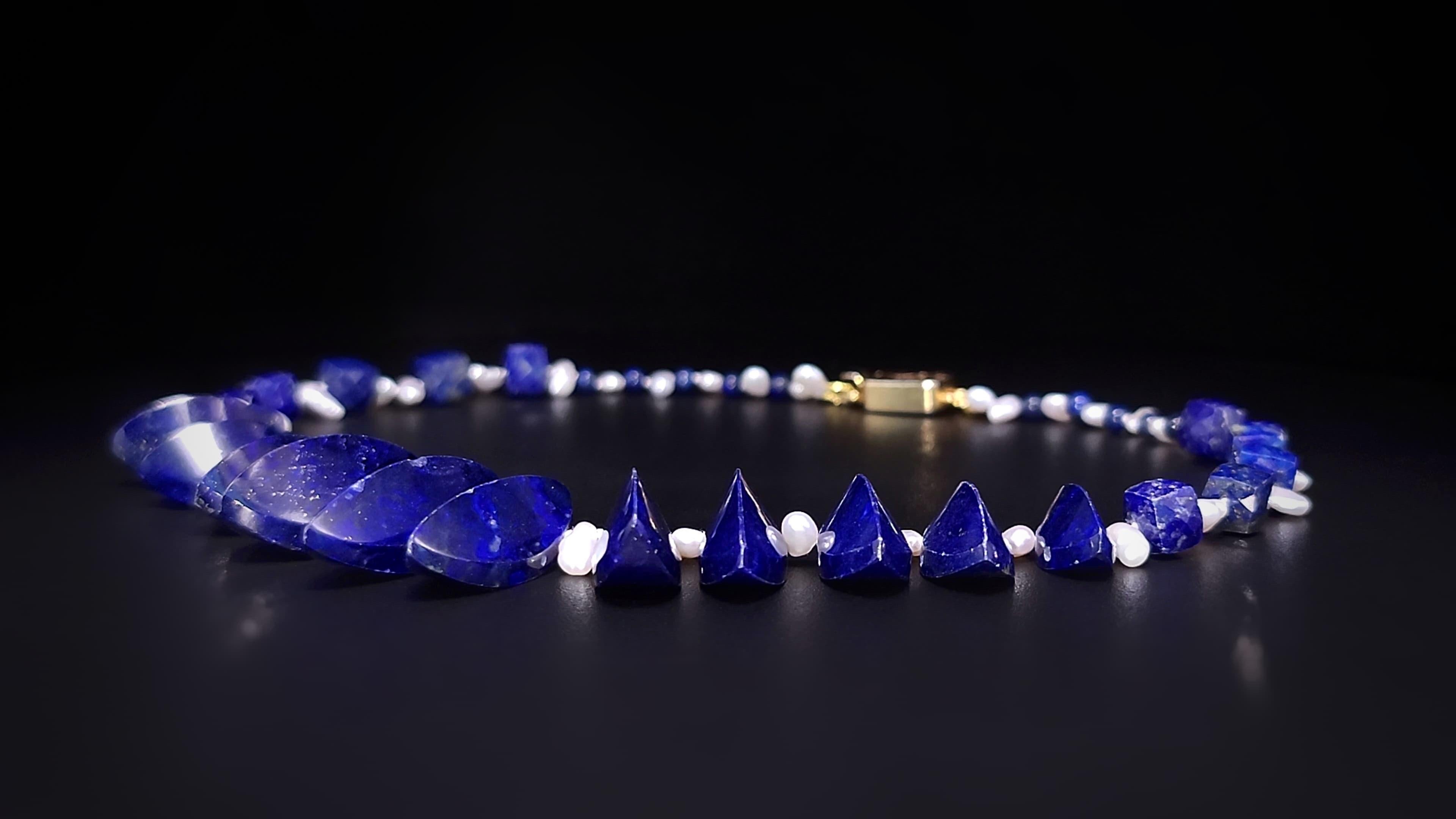 A.Jeschel Le perle di Lapis dal taglio insolito sono infilate in un'elegante collana. in vendita 5