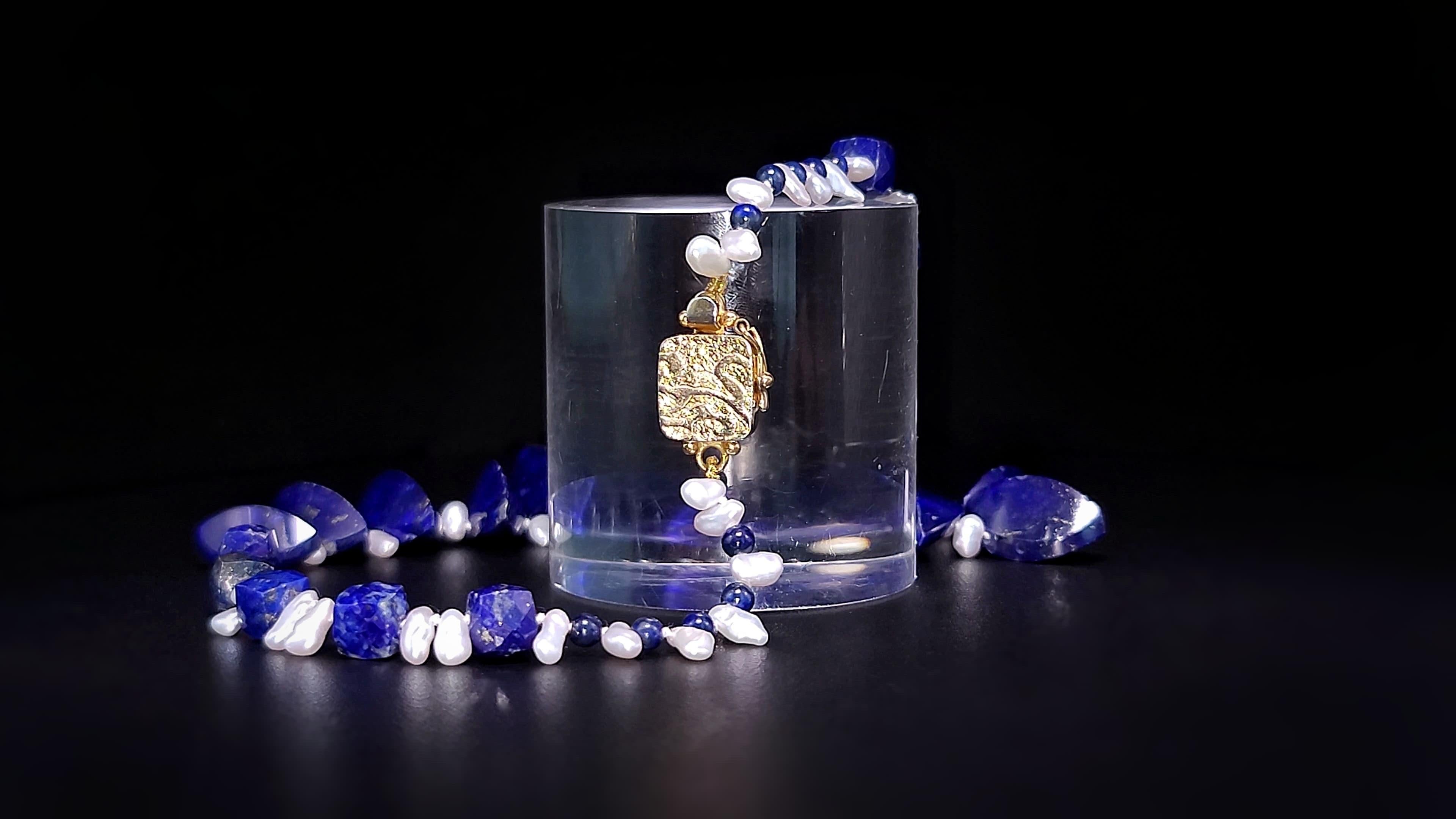 A.Jeschel Le perle di Lapis dal taglio insolito sono infilate in un'elegante collana. in vendita 6