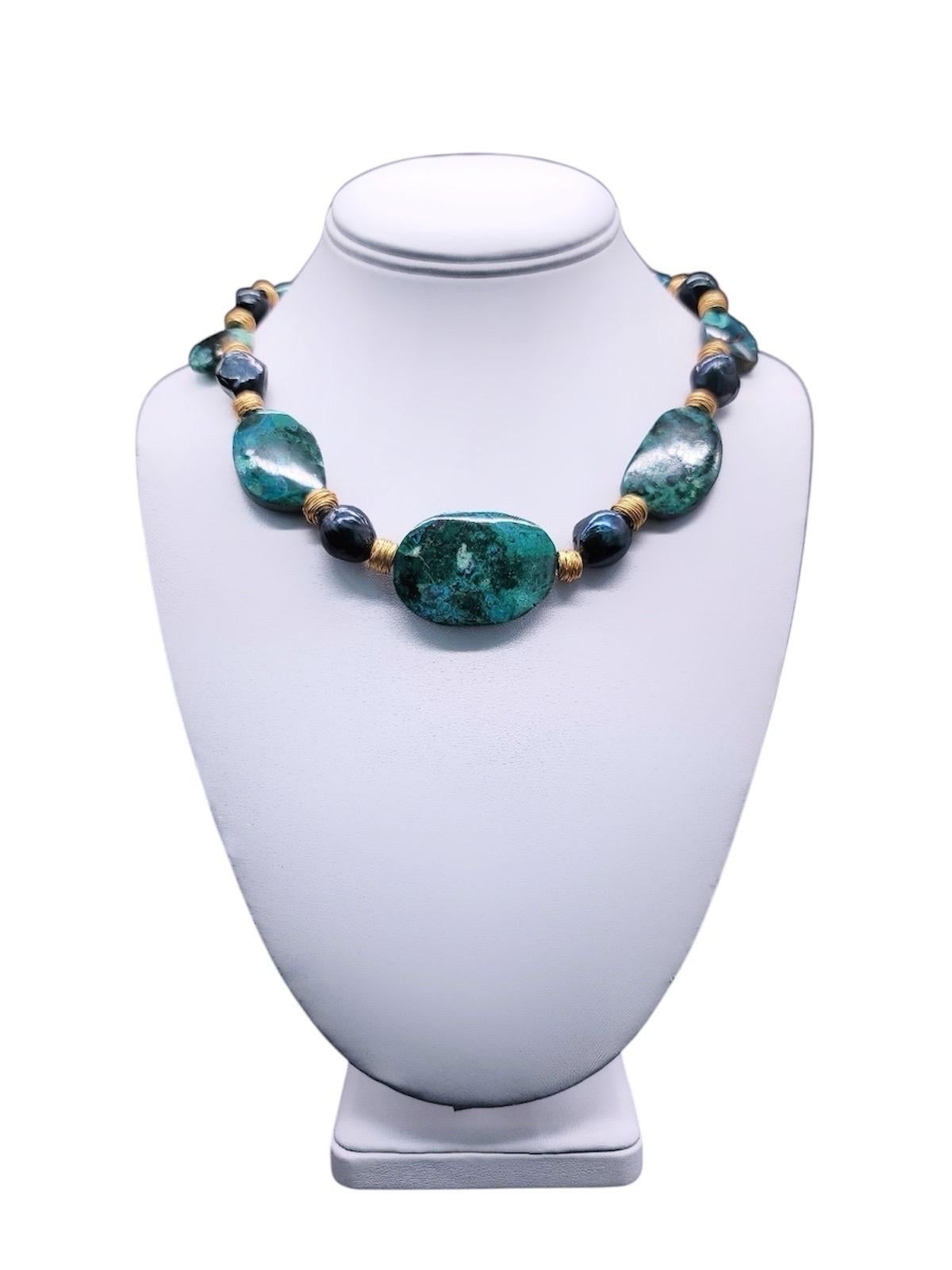Collana in silice con gemme di A.Jeschel separate da perle barocche verdi di pavone. in vendita 14