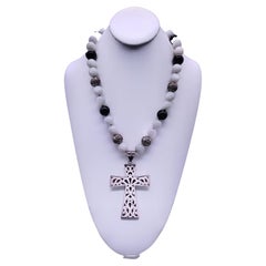 A.Jeschel: Halskette aus Mondstein und Onyx mit großem Kreuz aus Sterlingsilber