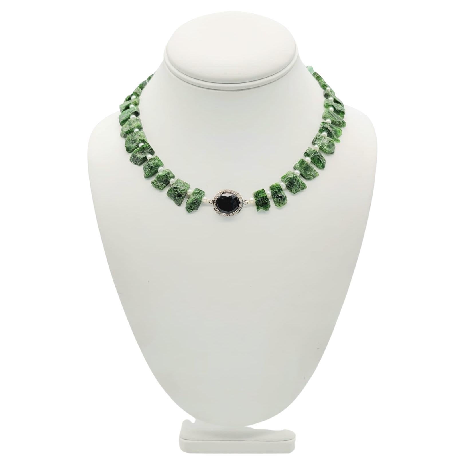 Collana a filo unico in diopside di A.Jeschel con onice e diamanti.