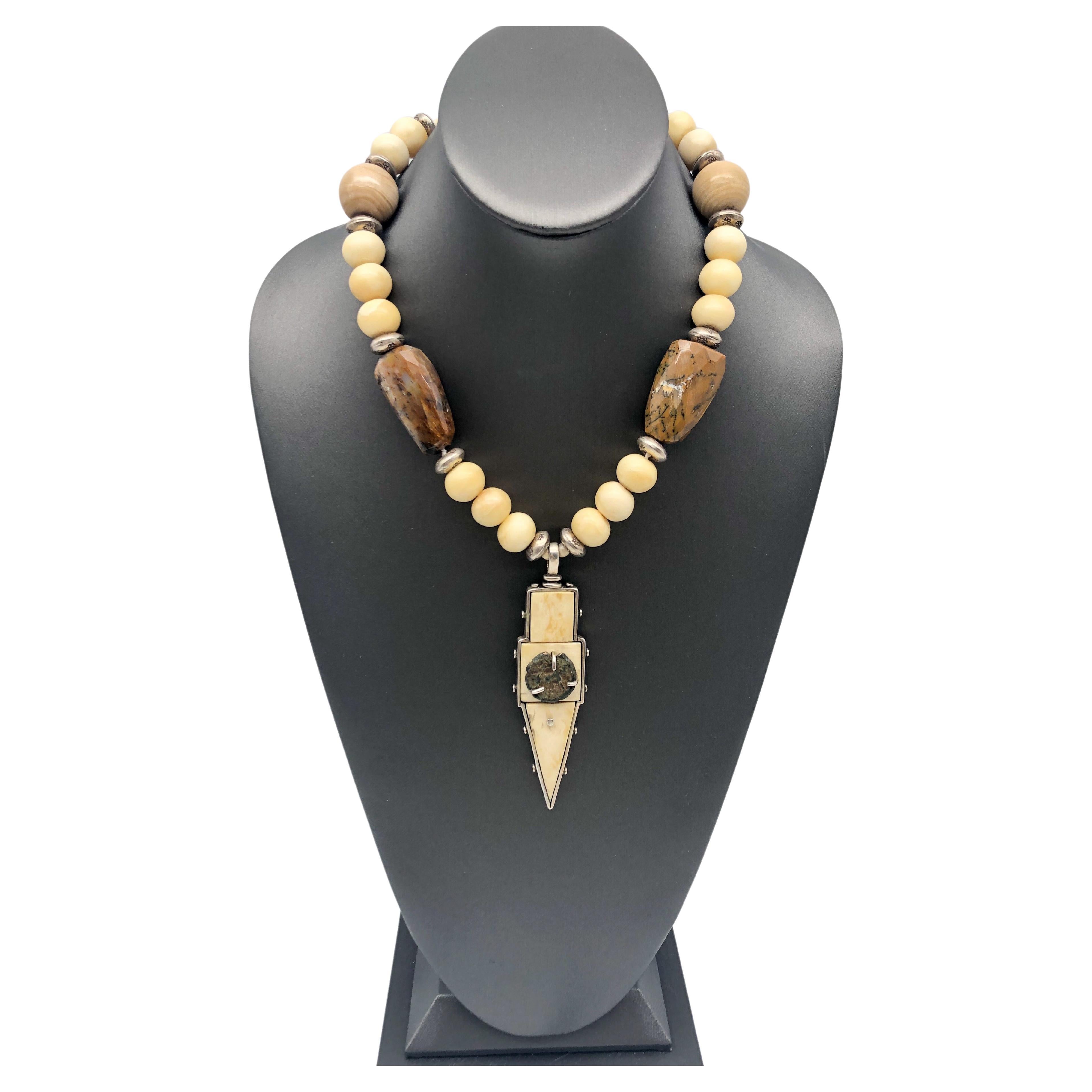 Collana con ciondolo firmato A.Jeschel Fossile e moneta romana