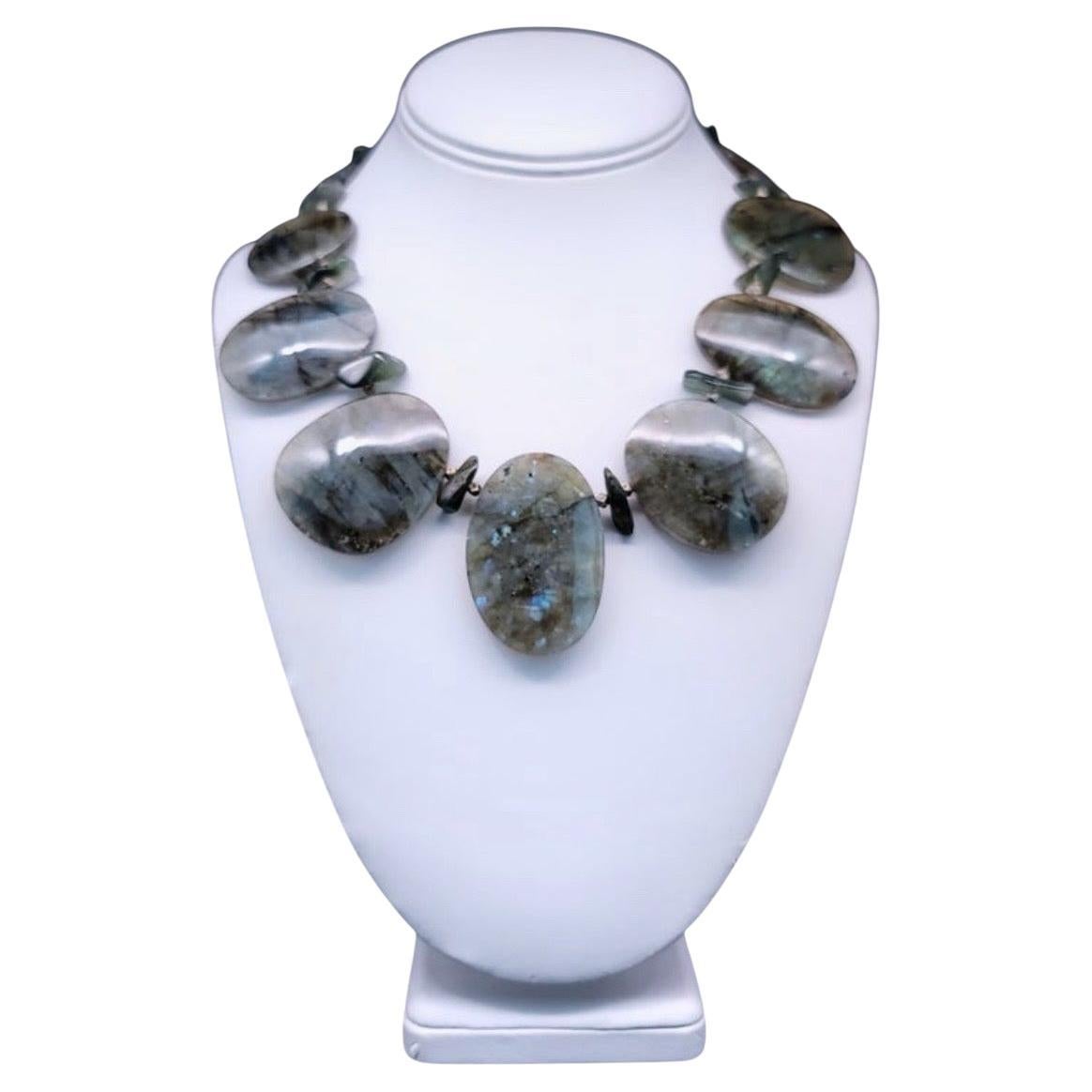 A.Jeschel Spettacolare collana di piastre di labradorite in vendita