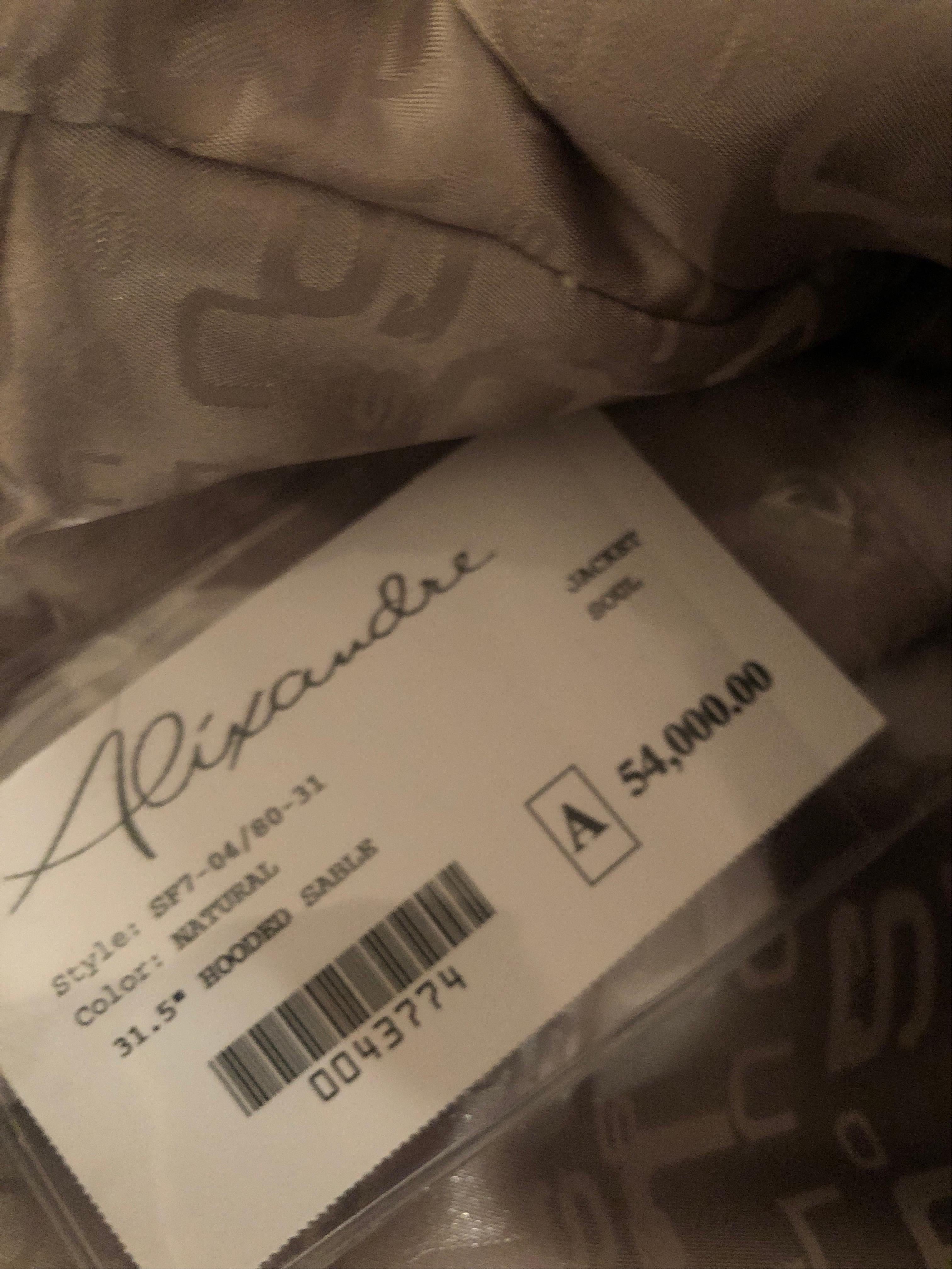Christian Dior - Manteau russe en fourrure de zibeline taille 12 étiquettes 55000$ en vente 5