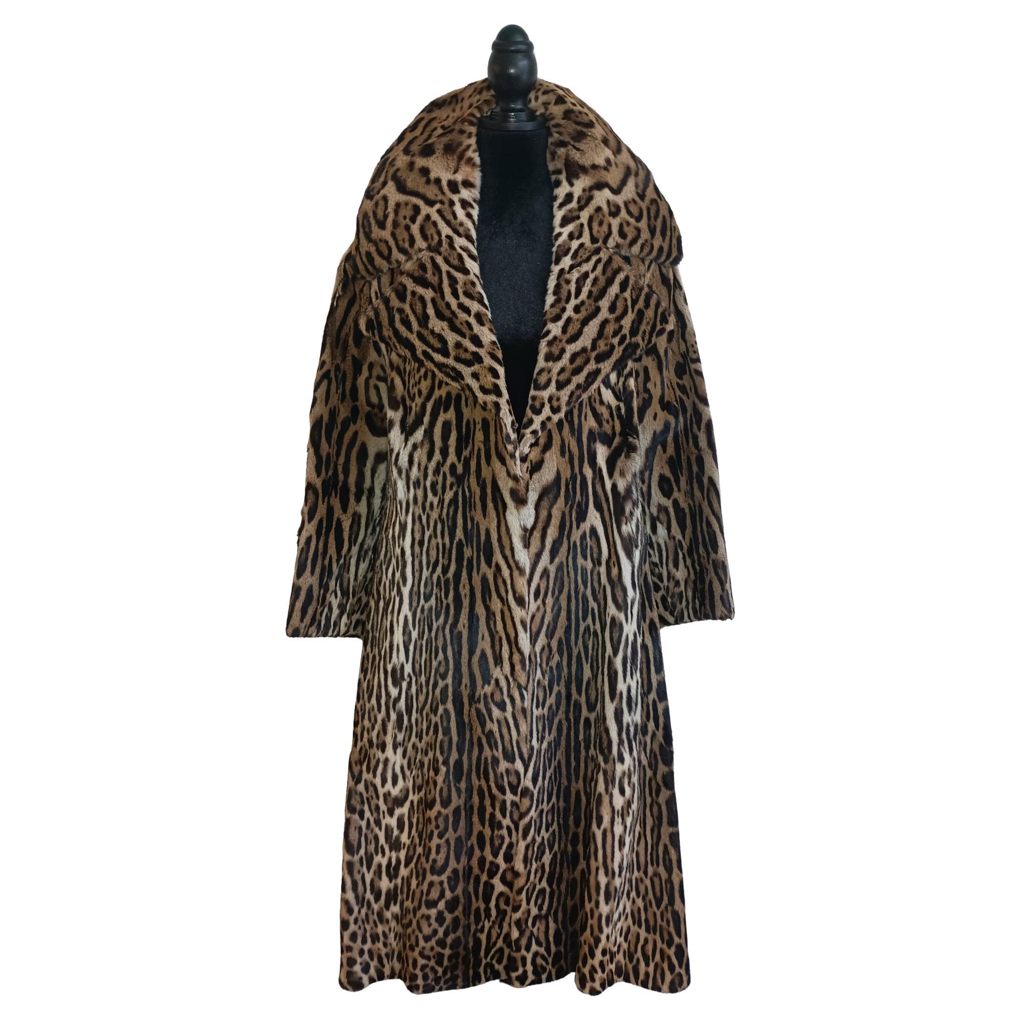 Eccezionale pelliccia di ocelot brasiliano maturo con collo a tacca taglia 10/M