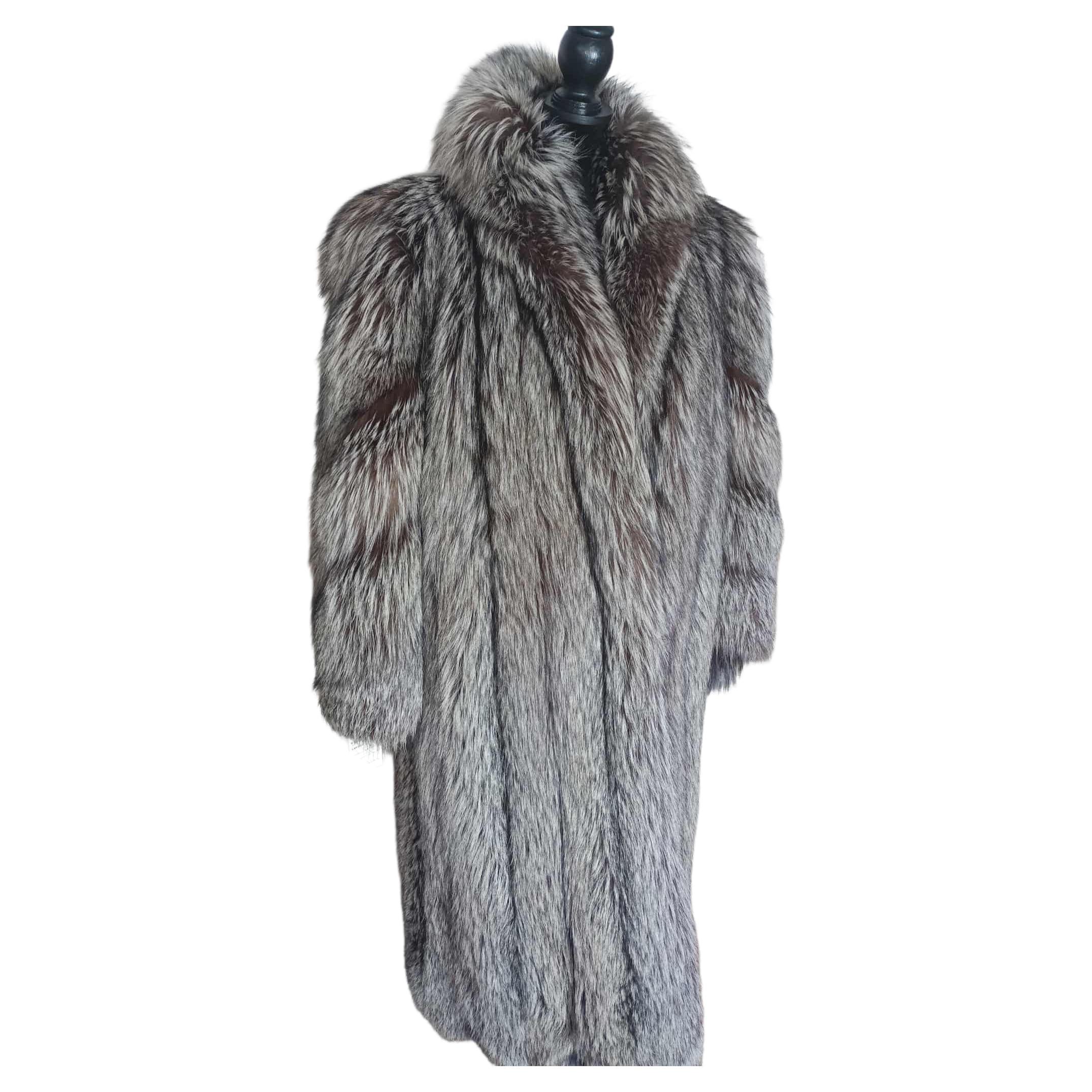 Nuovo cappotto in pelliccia di volpe argentata Saga Furs taglia 6/S
