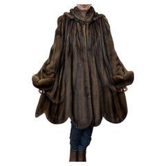 Ungetragener Birger Christensen-Nerzmantel für Damen in der Farbe „Demi Buff“ mit Kapuze, Größe 14/L – zollfrei